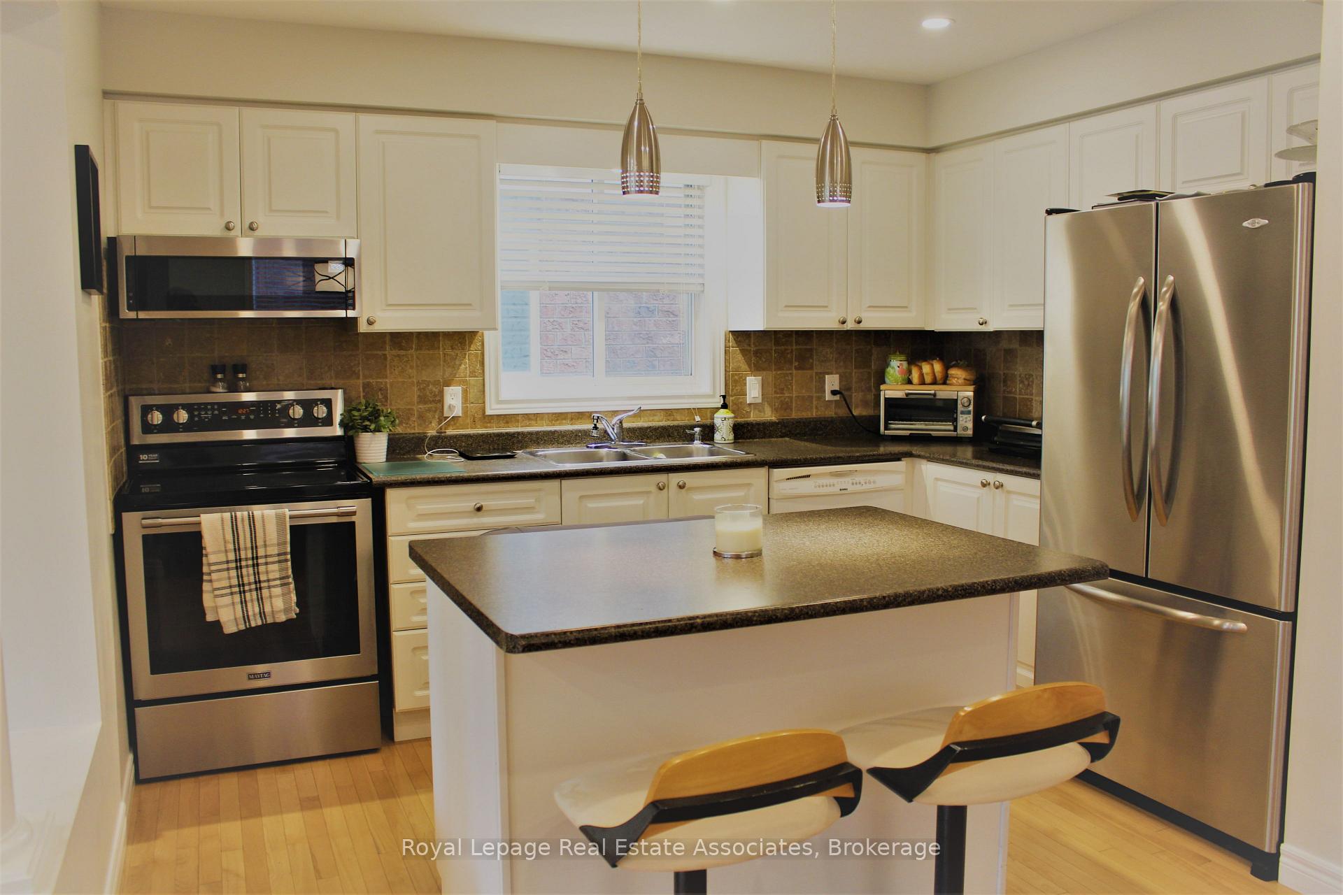 Photo 9 of 61 Porter Drive, Guelph, Pineridge/Westminster Woods — HOMEH