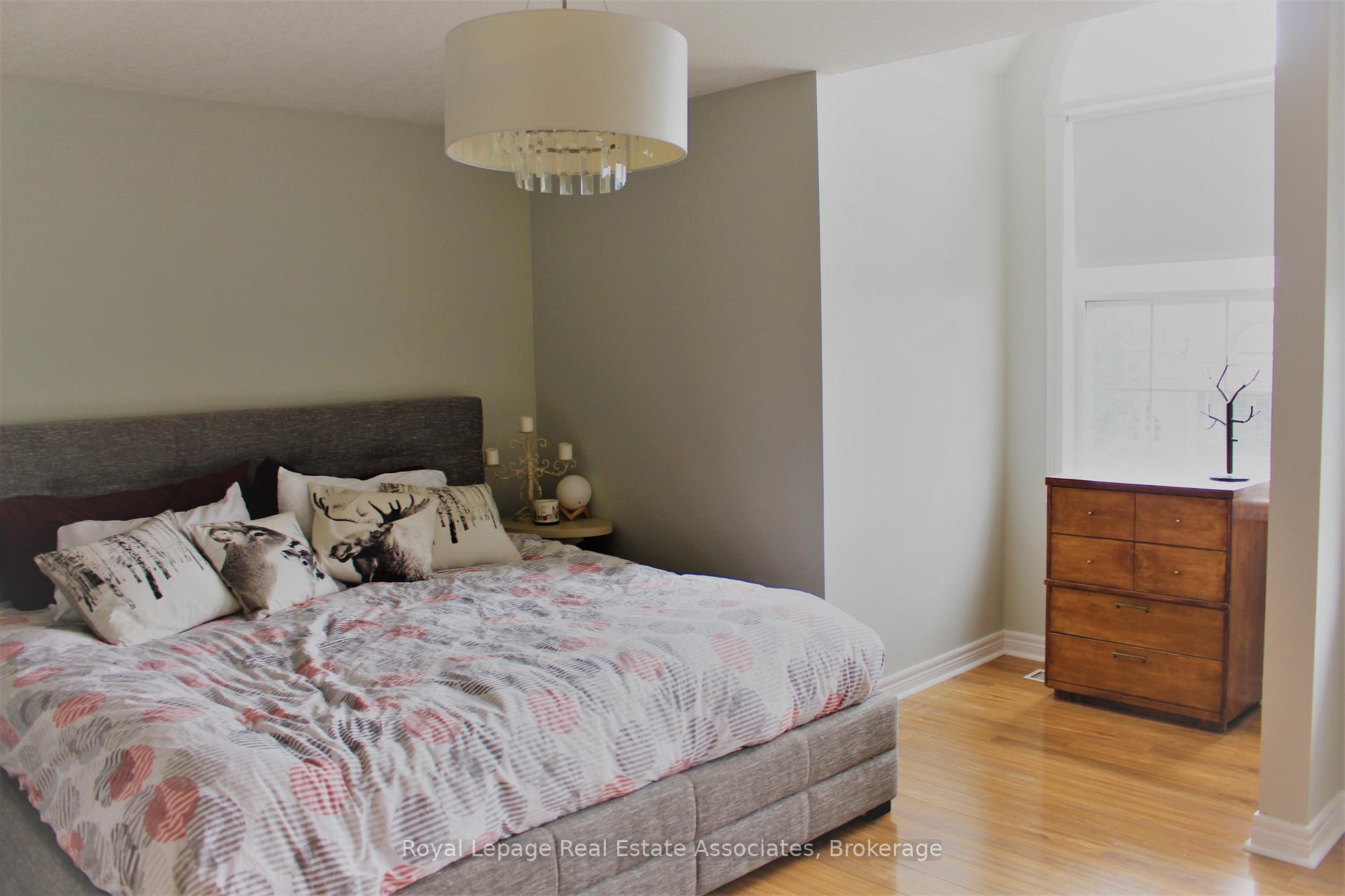 Photo 11 of 61 Porter Drive, Guelph, Pineridge/Westminster Woods — HOMEH
