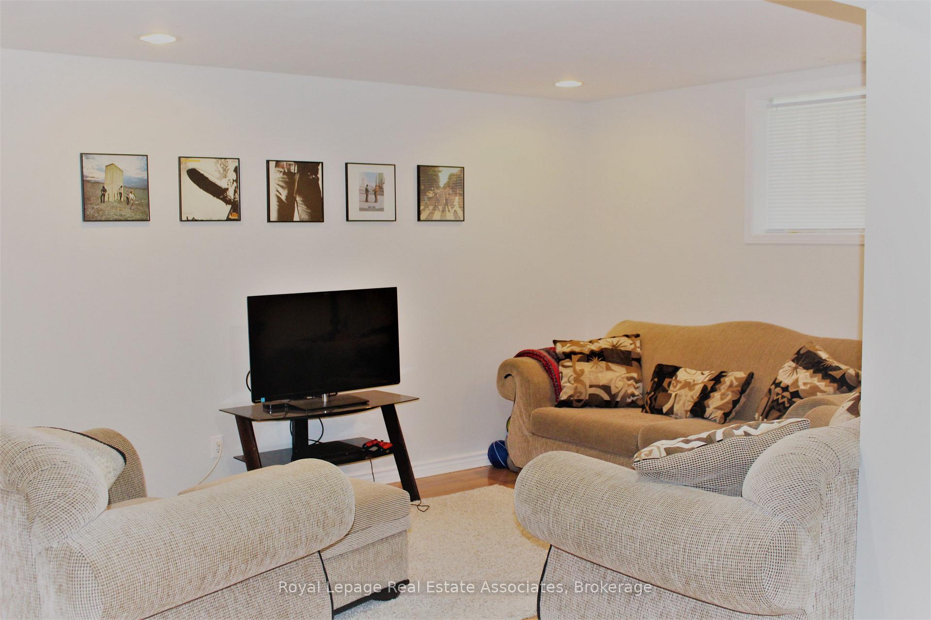 Photo 12 of 61 Porter Drive, Guelph, Pineridge/Westminster Woods — HOMEH