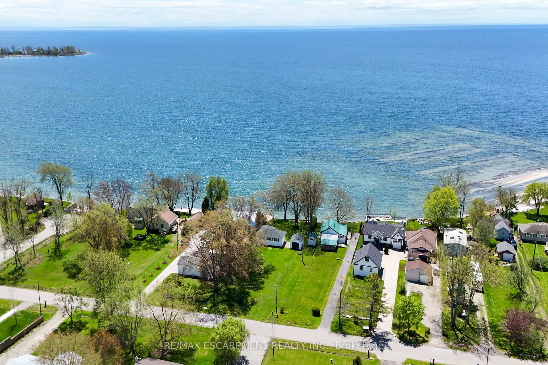 Photo 1 of 13 Horseshoe Bay Road, Haldimand, Dunnville — HOMEH