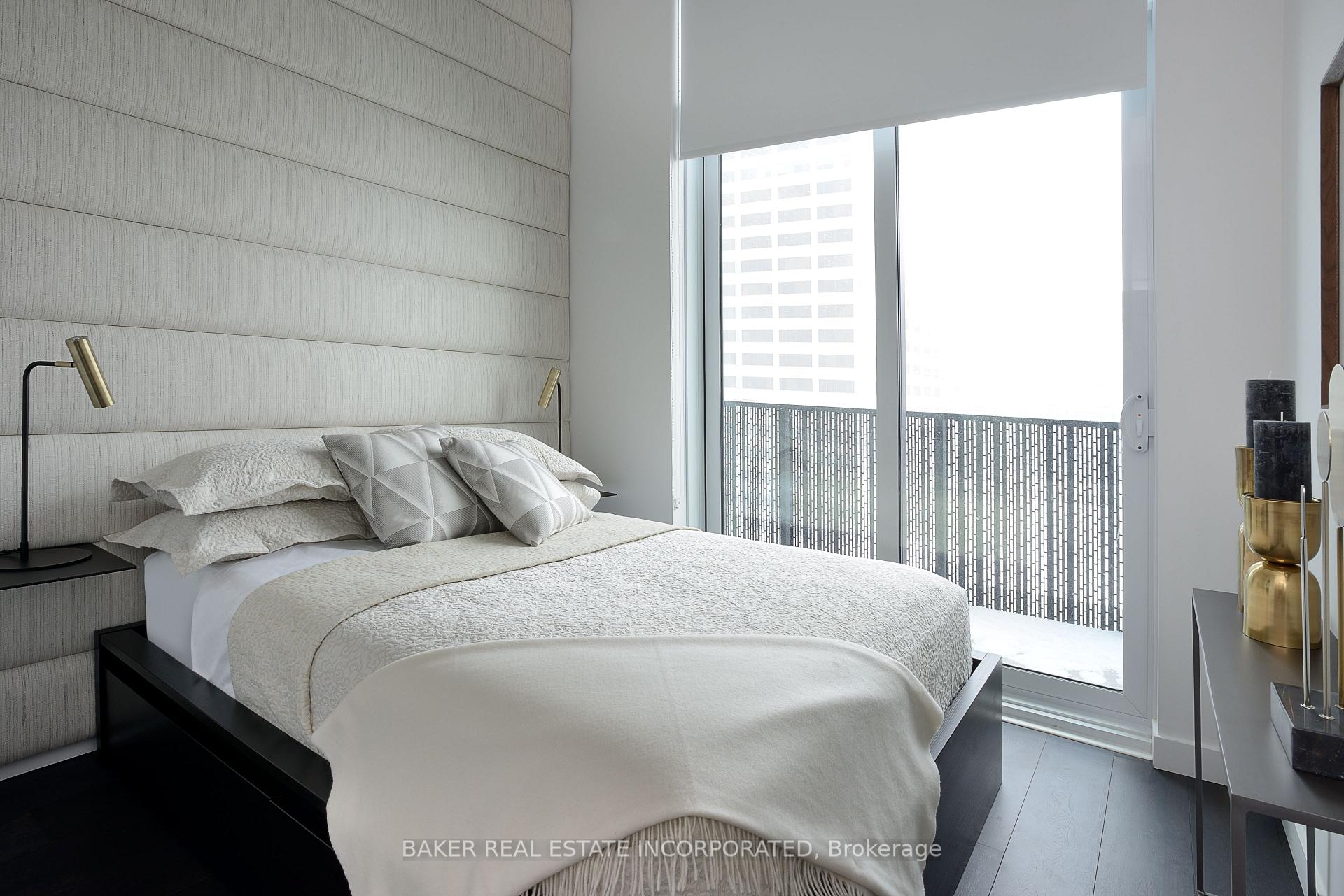 Photo 4 of Unit 1805, 15 Roehampton Avenue, Toronto, Mount Pleasant West — HOMEH