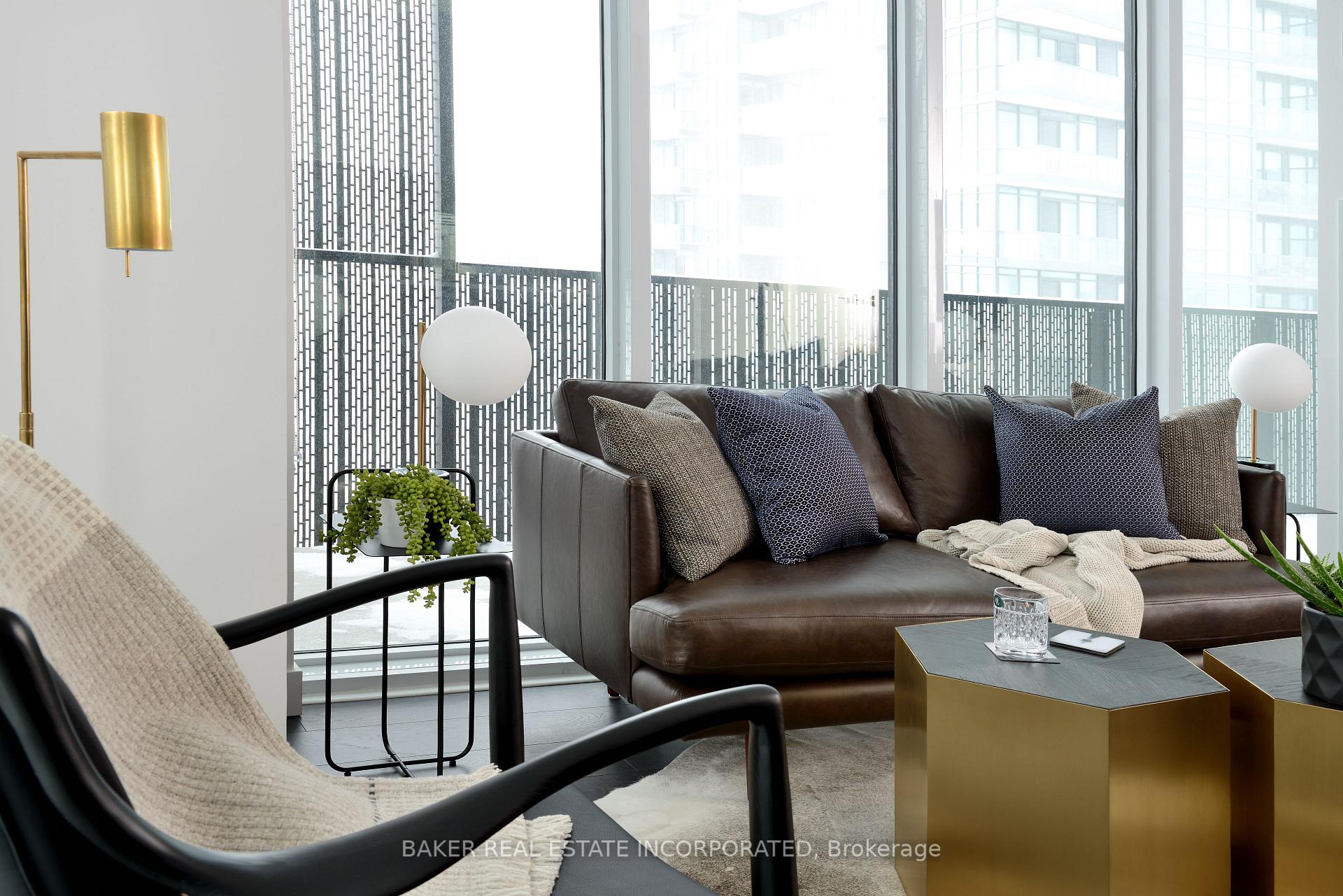 Photo 3 of Unit 1805, 15 Roehampton Avenue, Toronto, Mount Pleasant West — HOMEH