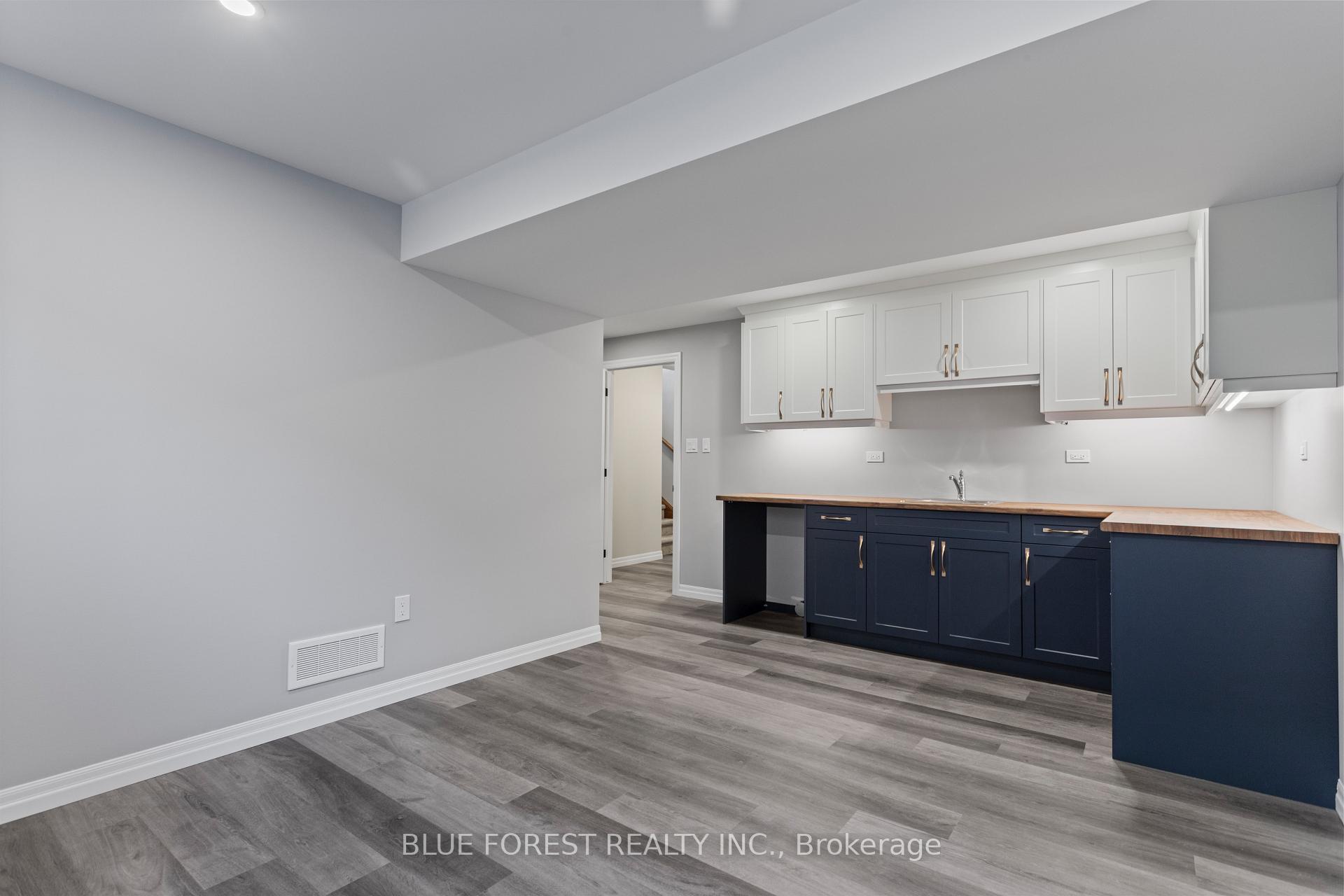Photo 5 of 218 Snyders Avenue, Central Elgin, Belmont — HOMEH