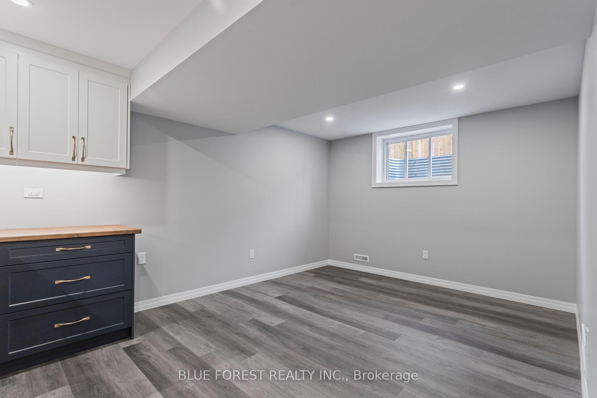 Photo 19 of 218 Snyders Avenue, Central Elgin, Belmont — HOMEH