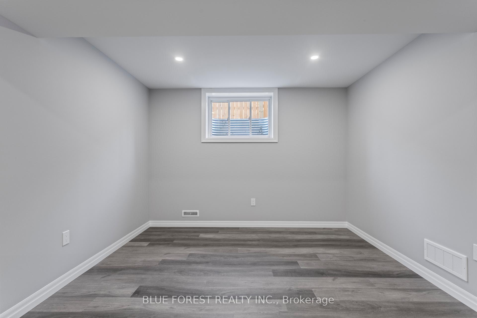 Photo 22 of 218 Snyders Avenue, Central Elgin, Belmont — HOMEH