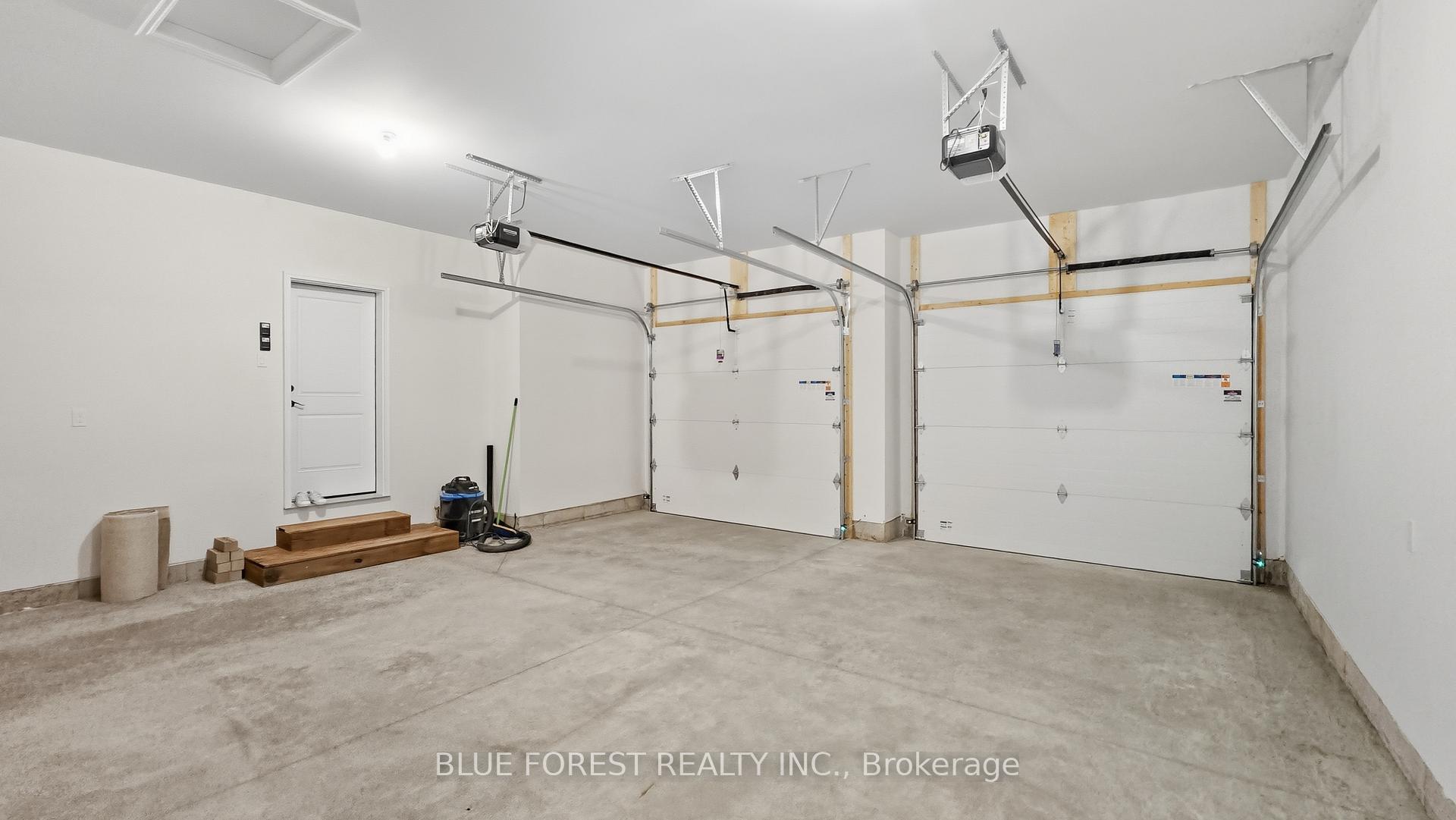 Photo 18 of 218 Snyders Avenue, Central Elgin, Belmont — HOMEH