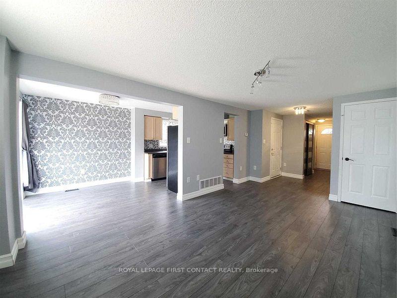 Photo 2 of 7 Nathan Crescent, Barrie, Painswick South — HOMEH