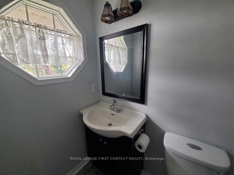 Photo 5 of 7 Nathan Crescent, Barrie, Painswick South — HOMEH