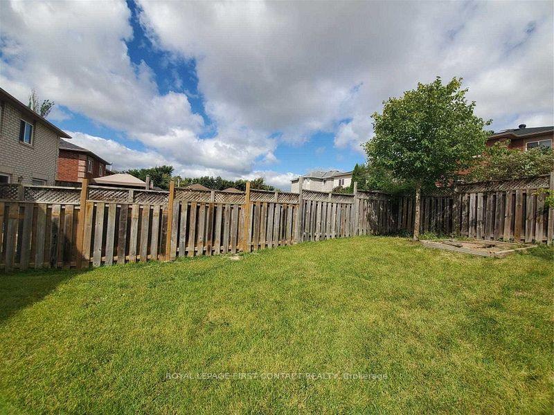 Photo 11 of 7 Nathan Crescent, Barrie, Painswick South — HOMEH
