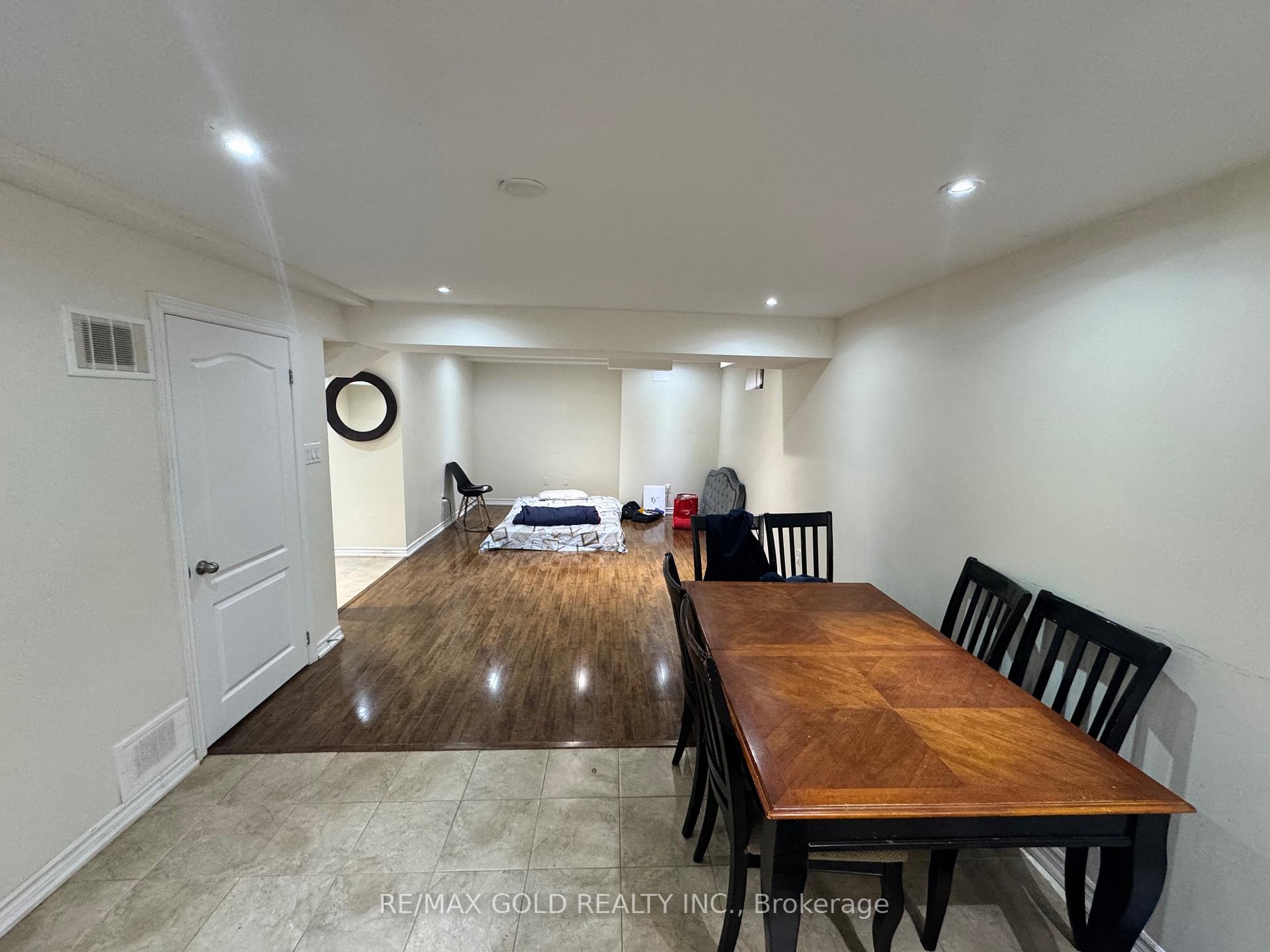 Photo 14 of 9 Binnery Drive, Brampton, Vales of Castlemore — HOMEH