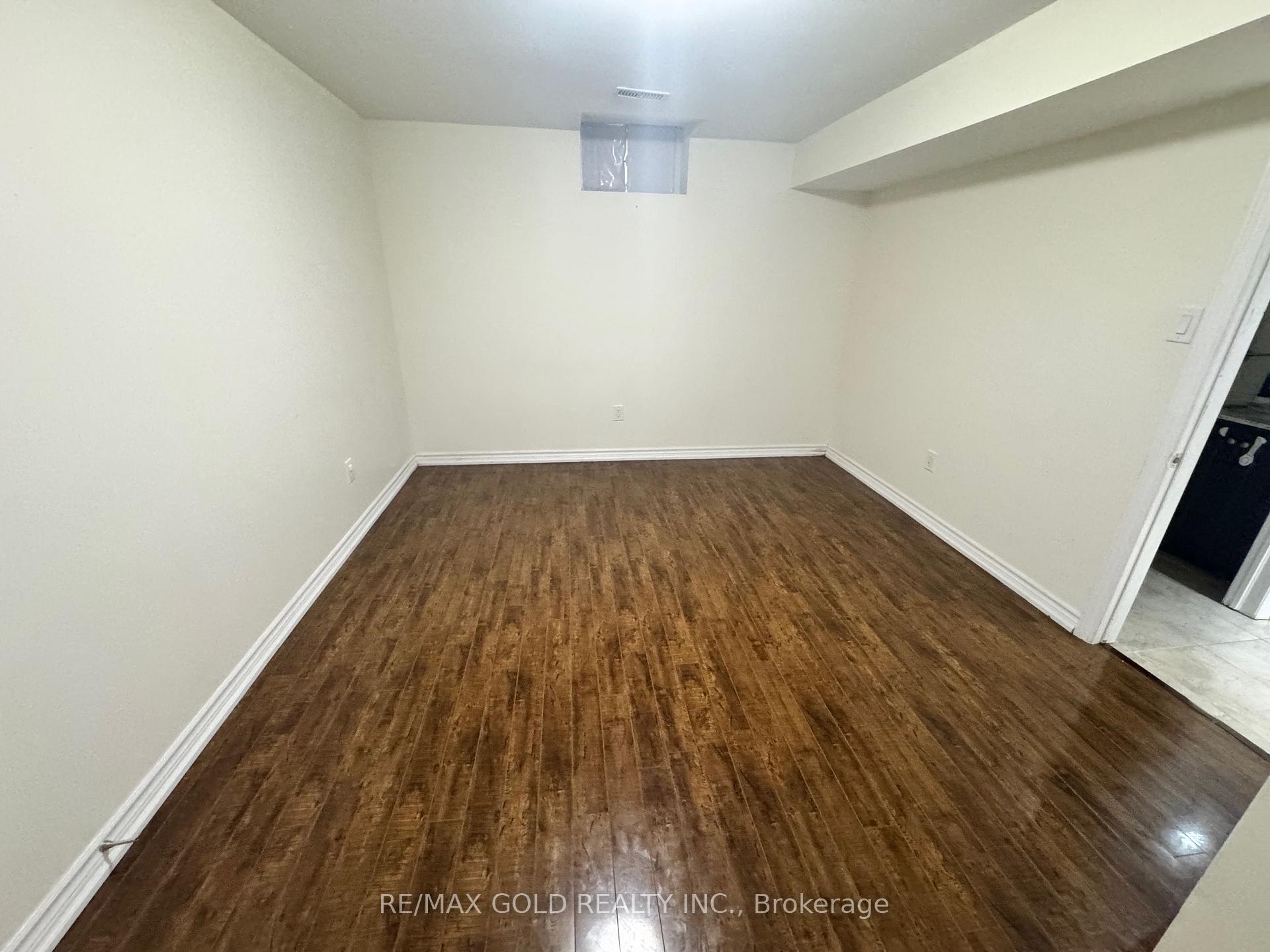Photo 5 of 9 Binnery Drive, Brampton, Vales of Castlemore — HOMEH