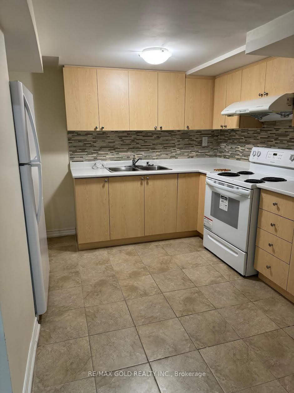 Photo 6 of 9 Binnery Drive, Brampton, Vales of Castlemore — HOMEH