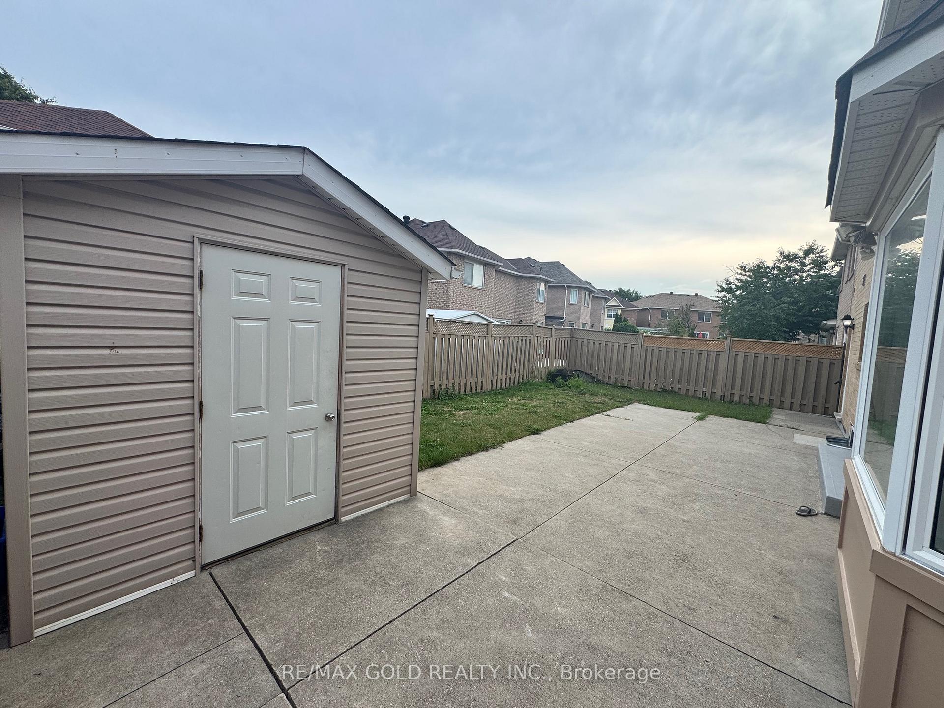 Photo 10 of 9 Binnery Drive, Brampton, Vales of Castlemore — HOMEH