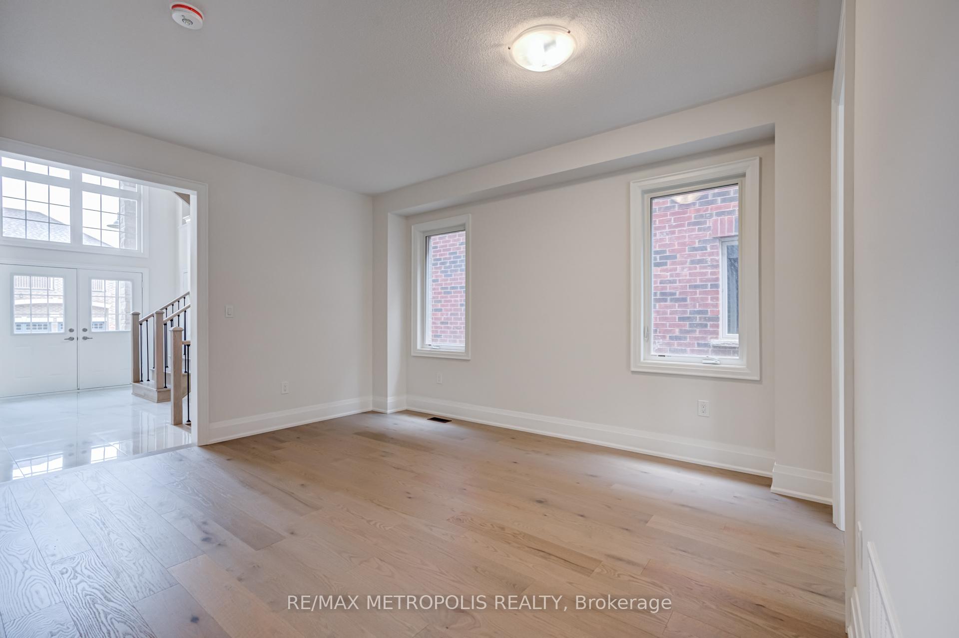 Photo 2 of 454 Humphrey Street, Hamilton, Waterdown — HOMEH