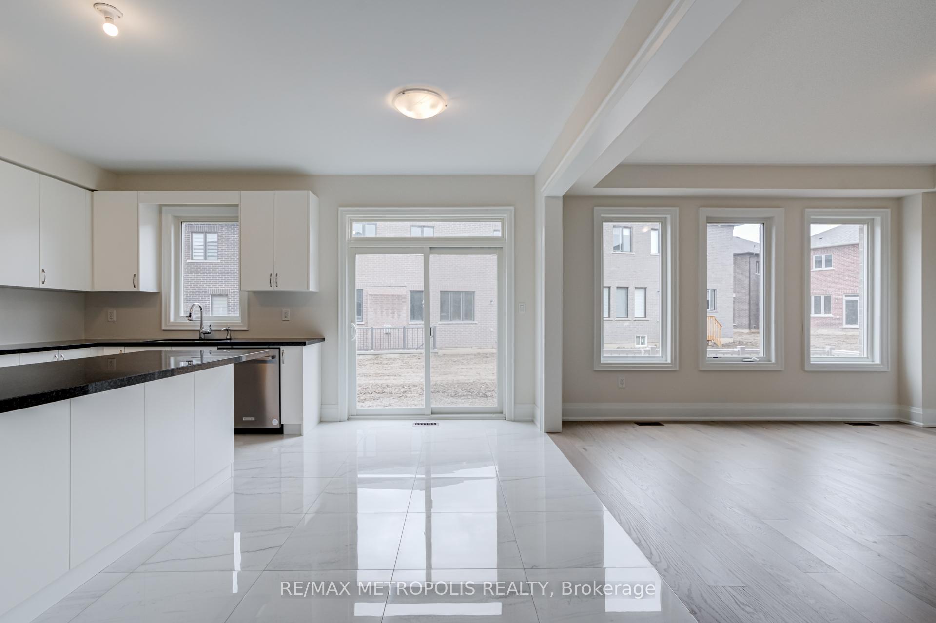 Photo 3 of 454 Humphrey Street, Hamilton, Waterdown — HOMEH
