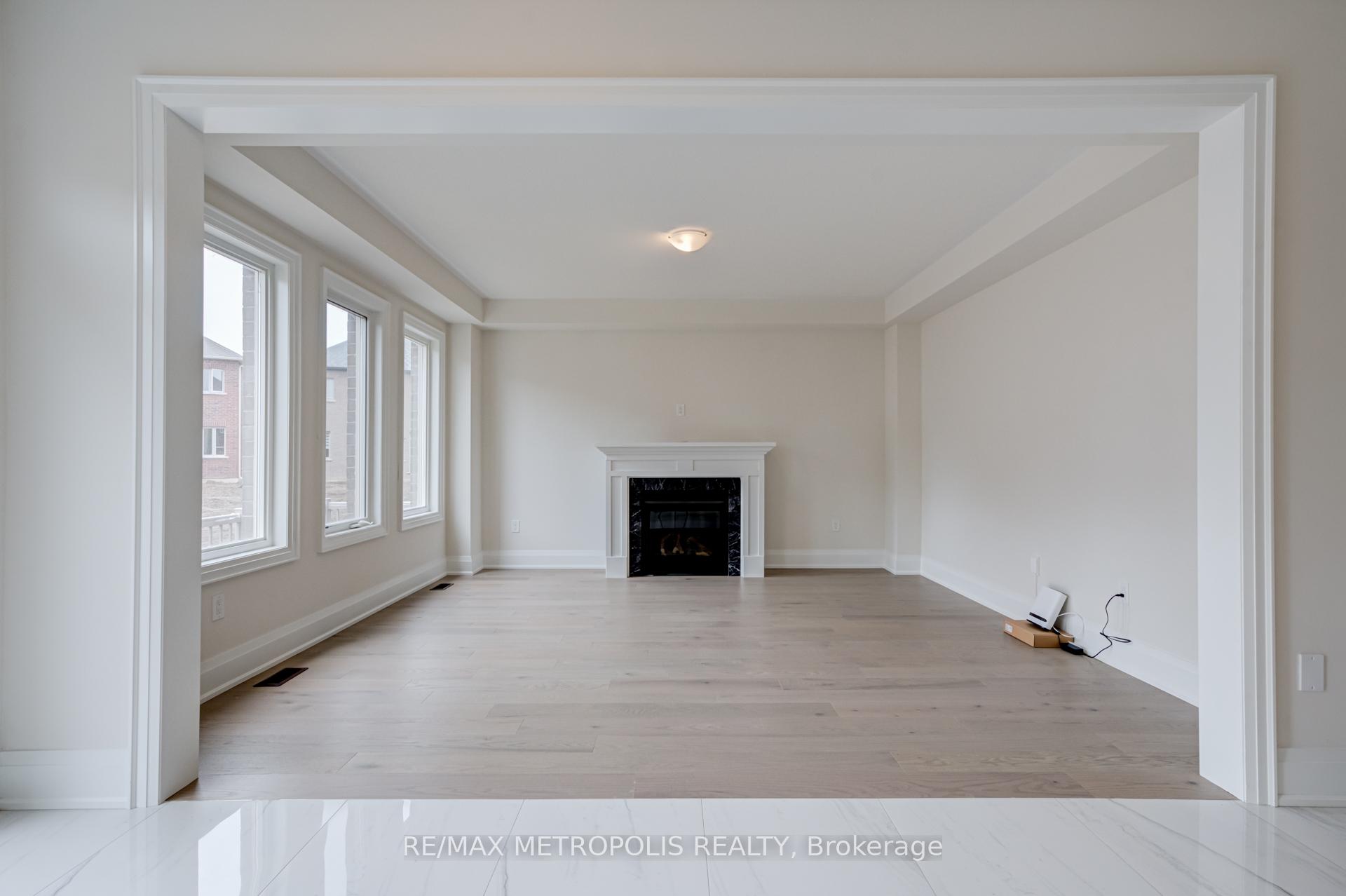 Photo 8 of 454 Humphrey Street, Hamilton, Waterdown — HOMEH