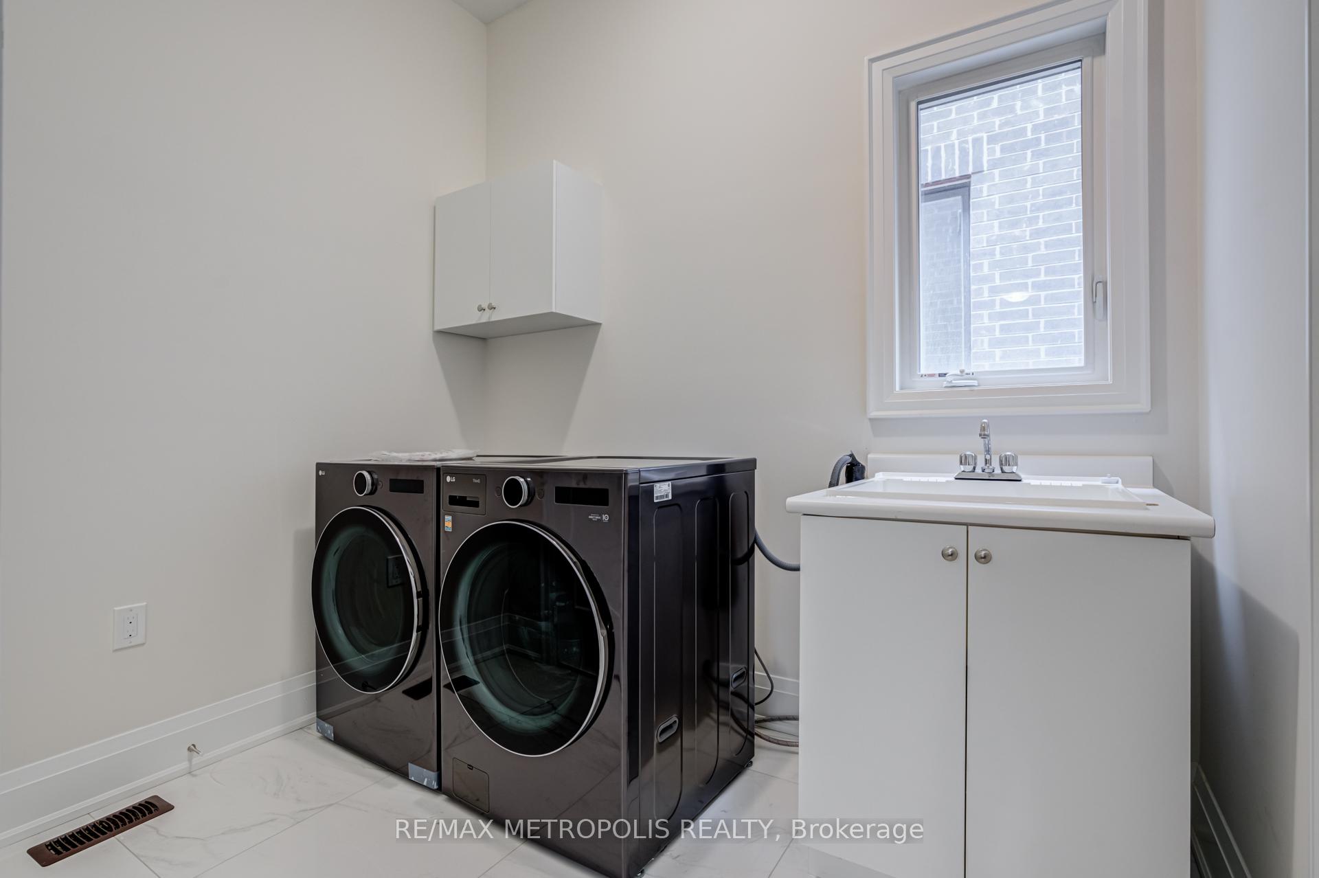 Photo 11 of 454 Humphrey Street, Hamilton, Waterdown — HOMEH