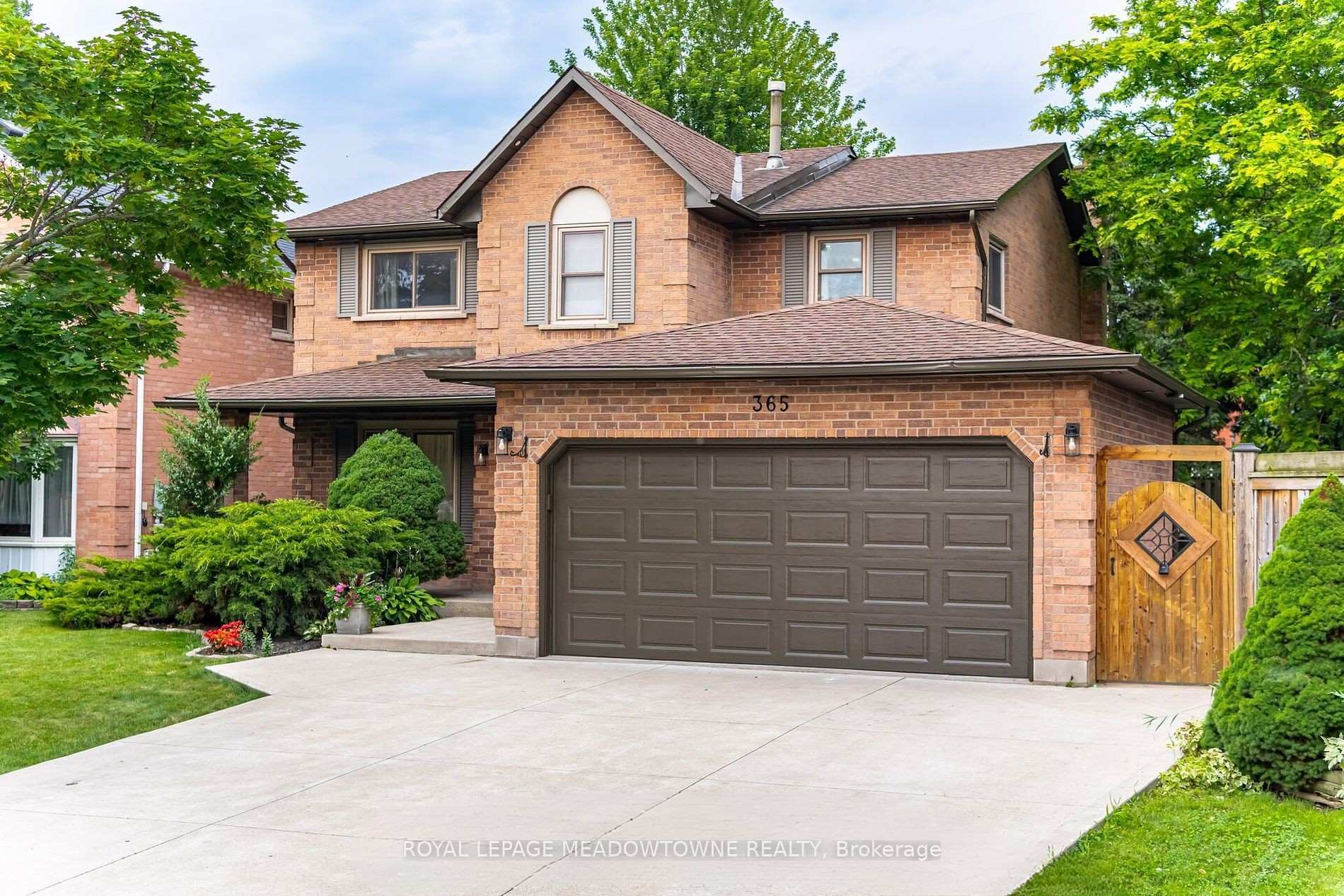 Photo 2 of 365 Celtic Drive, Hamilton, Stoney Creek — HOMEH