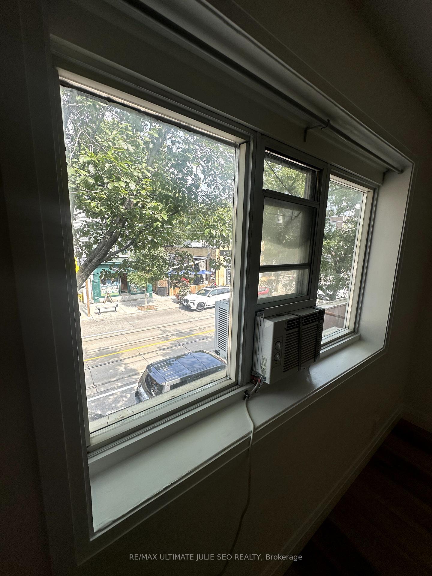 Photo 4 of Unit 2nd floor front, 1945 Queen Street E, Toronto, The Beaches — HOMEH