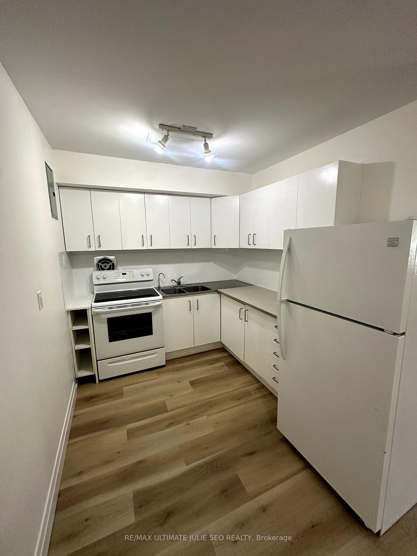Photo 8 of Unit 2nd floor front, 1945 Queen Street E, Toronto, The Beaches — HOMEH