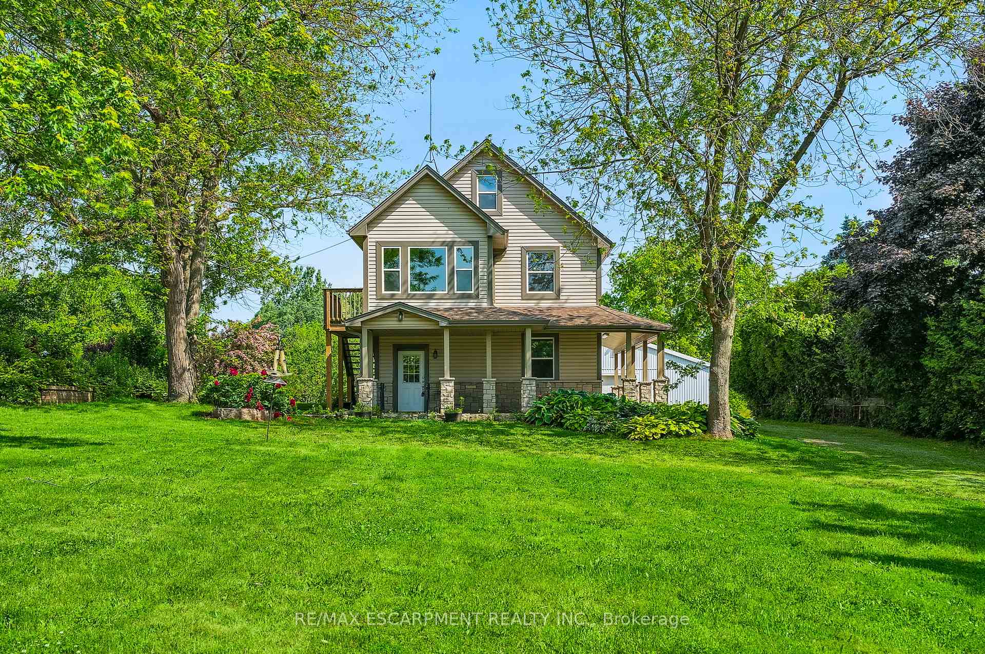 Front of 483 Harvest Road