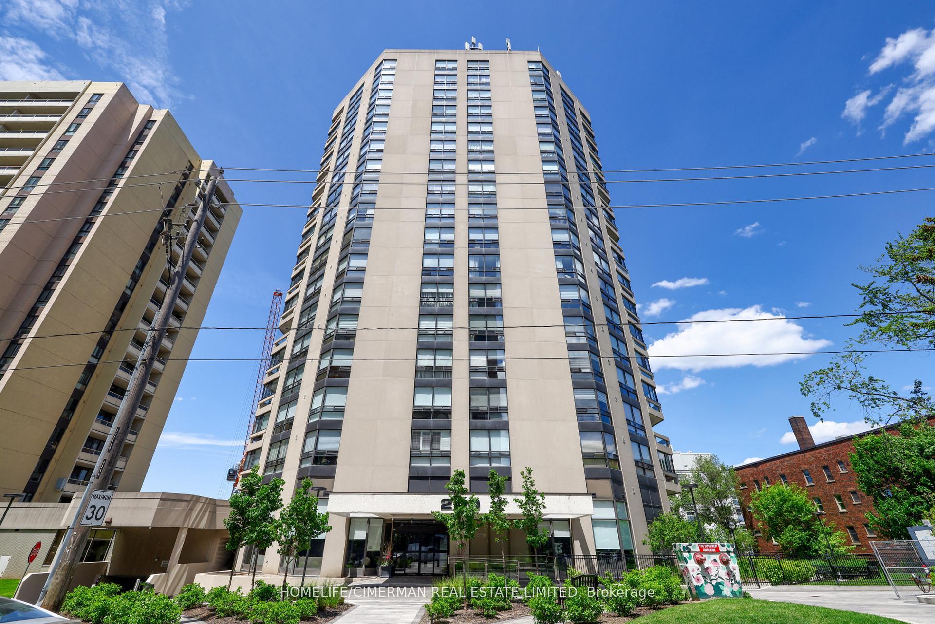Front of Unit 1002, 240 Heath Street W