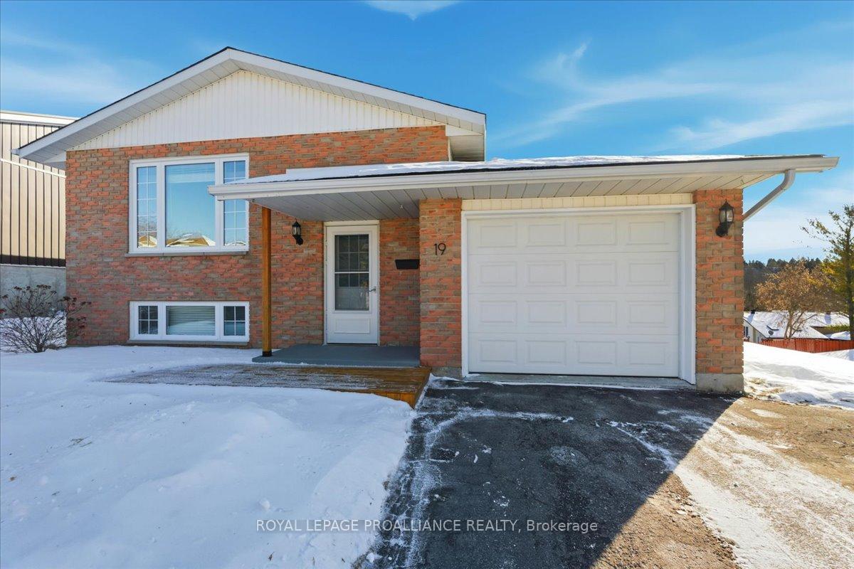 Photo 2 of 19 Fleming Road, Quinte West, Trenton Ward — HOMEH