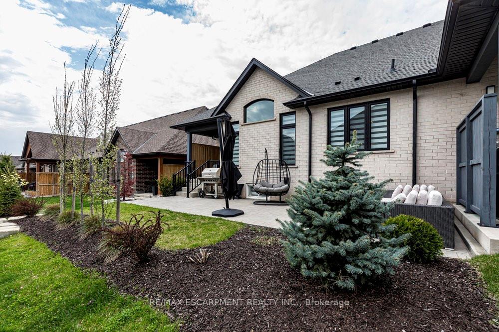 Photo 3 of 98 Carrick Trail, Welland, Hwy 406/Welland — HOMEH