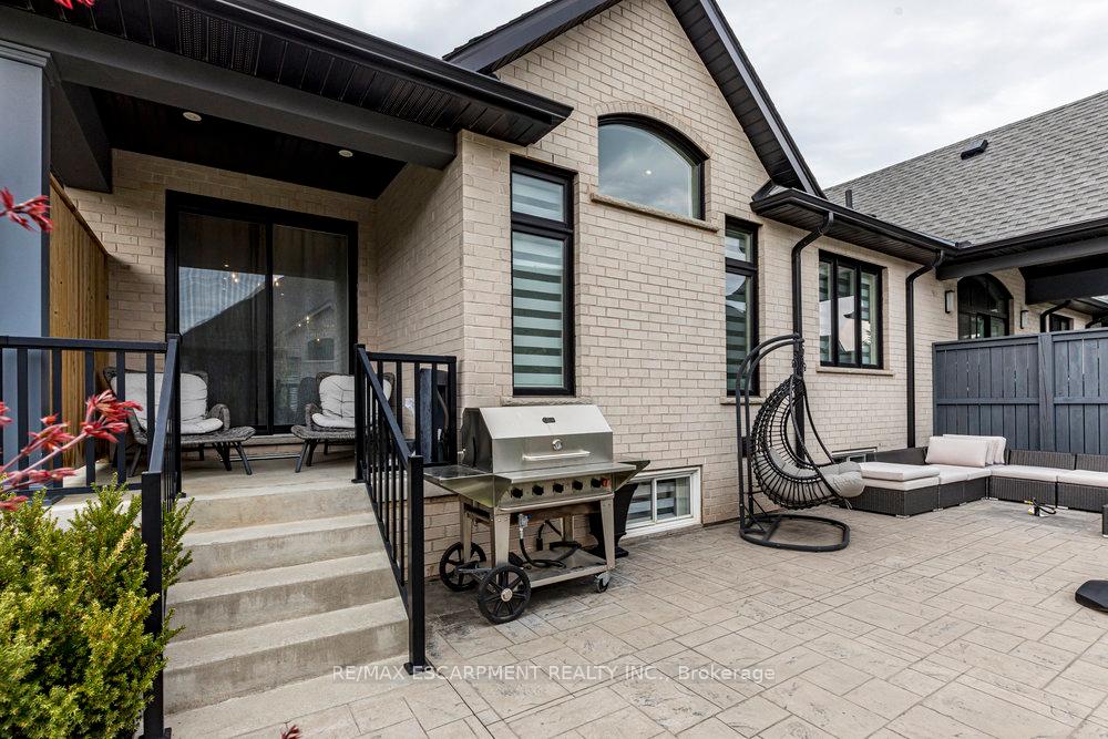 Photo 30 of 98 Carrick Trail, Welland, Hwy 406/Welland — HOMEH