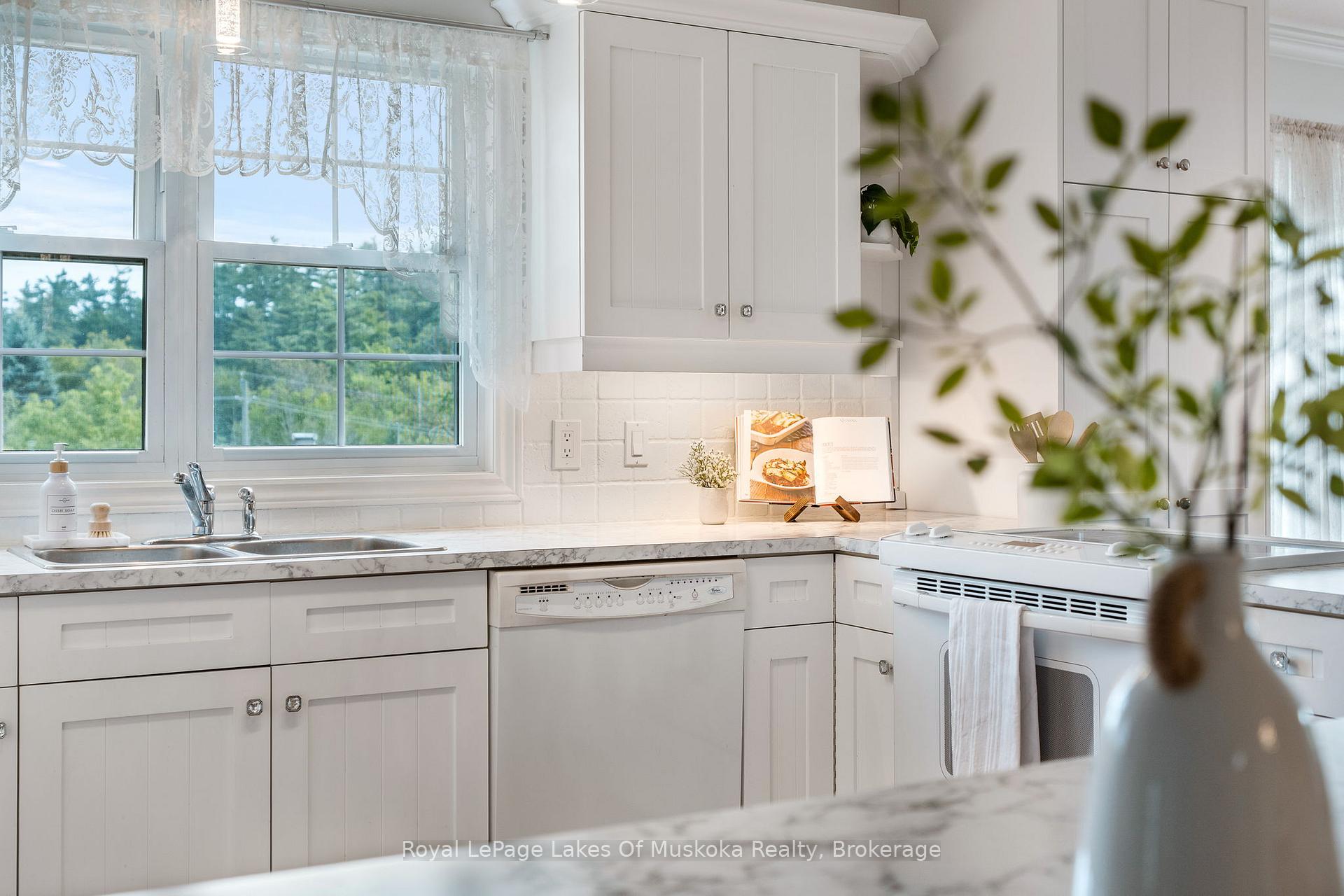 Photo 6 of Unit 308, 24 Ontario Street, Bracebridge, Macaulay — HOMEH
