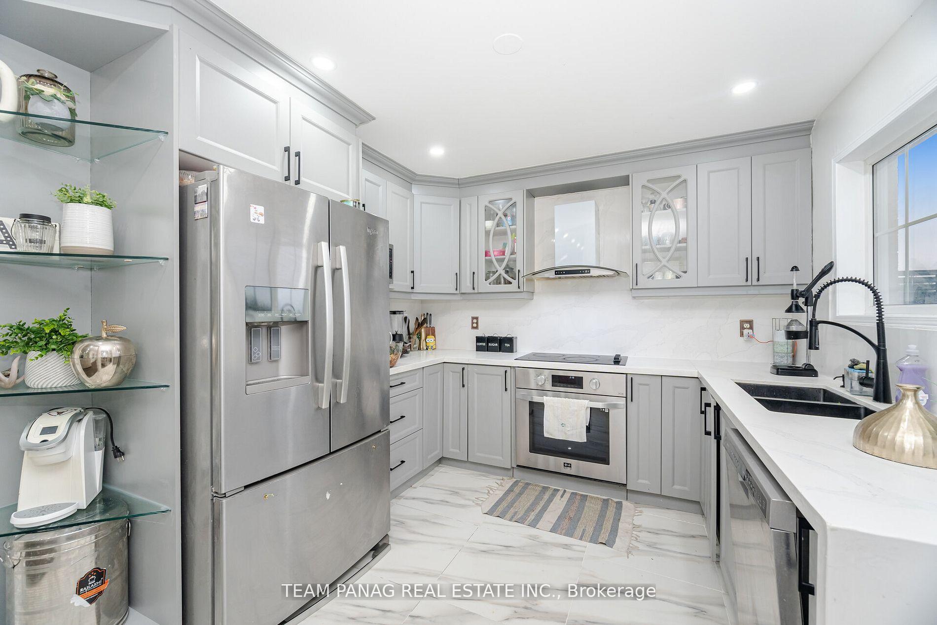Photo 3 of 84 Porchlight Road, Brampton, Fletcher's Creek Village — HOMEH