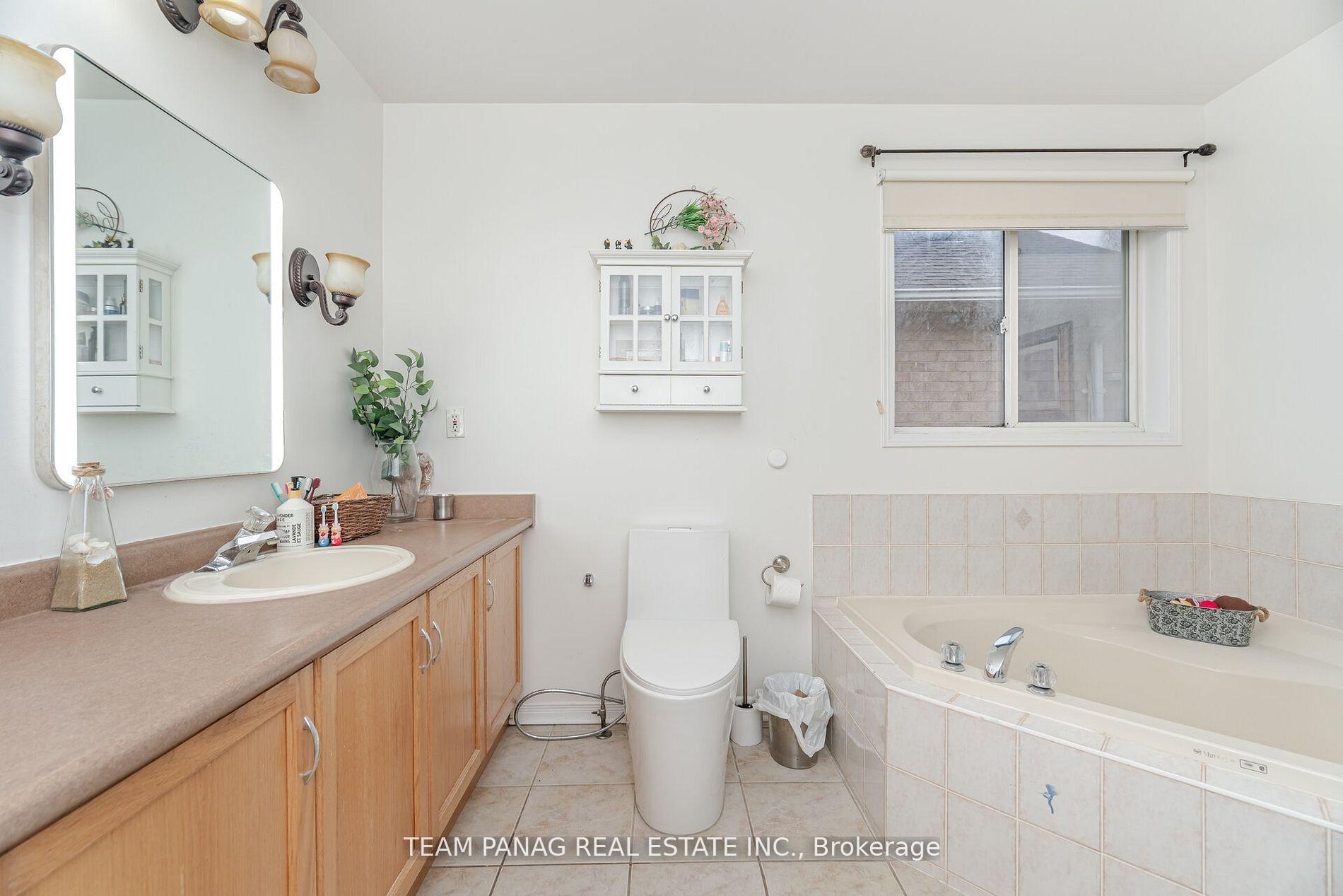 Photo 13 of 84 Porchlight Road, Brampton, Fletcher's Creek Village — HOMEH
