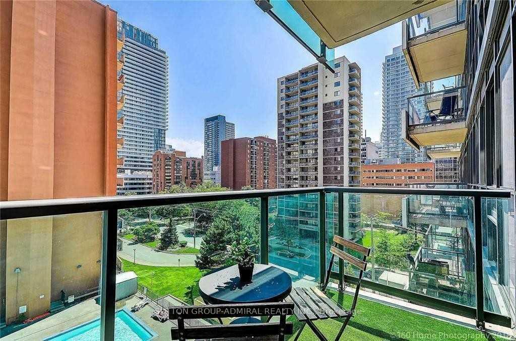 Photo 2 of Unit 512, 70 Roehampton Avenue, Toronto, Mount Pleasant West — HOMEH