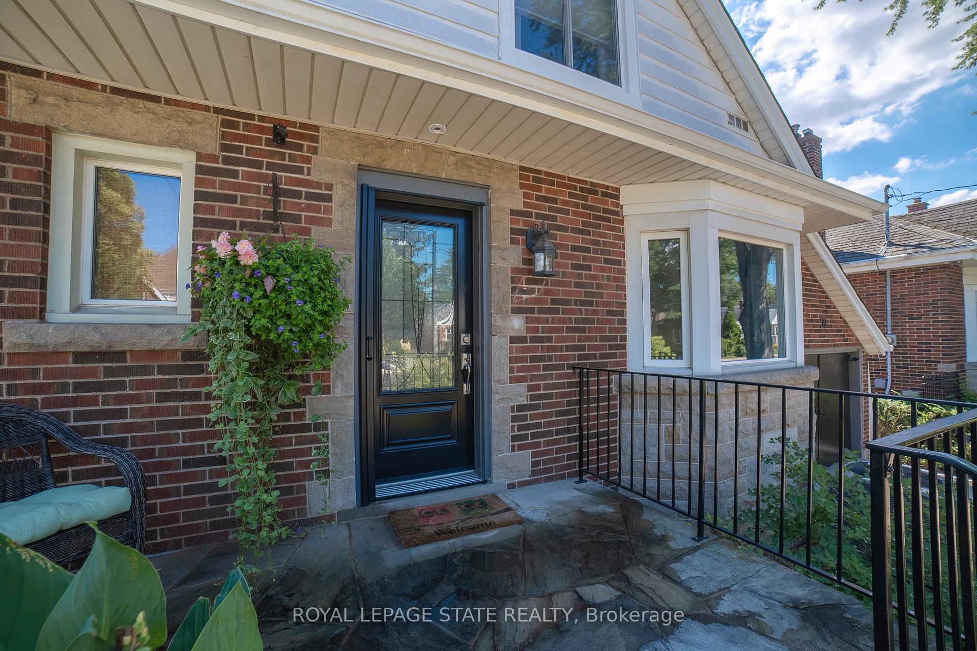 Photo 10 of 38 Kenmore Road, Hamilton, Westdale — HOMEH