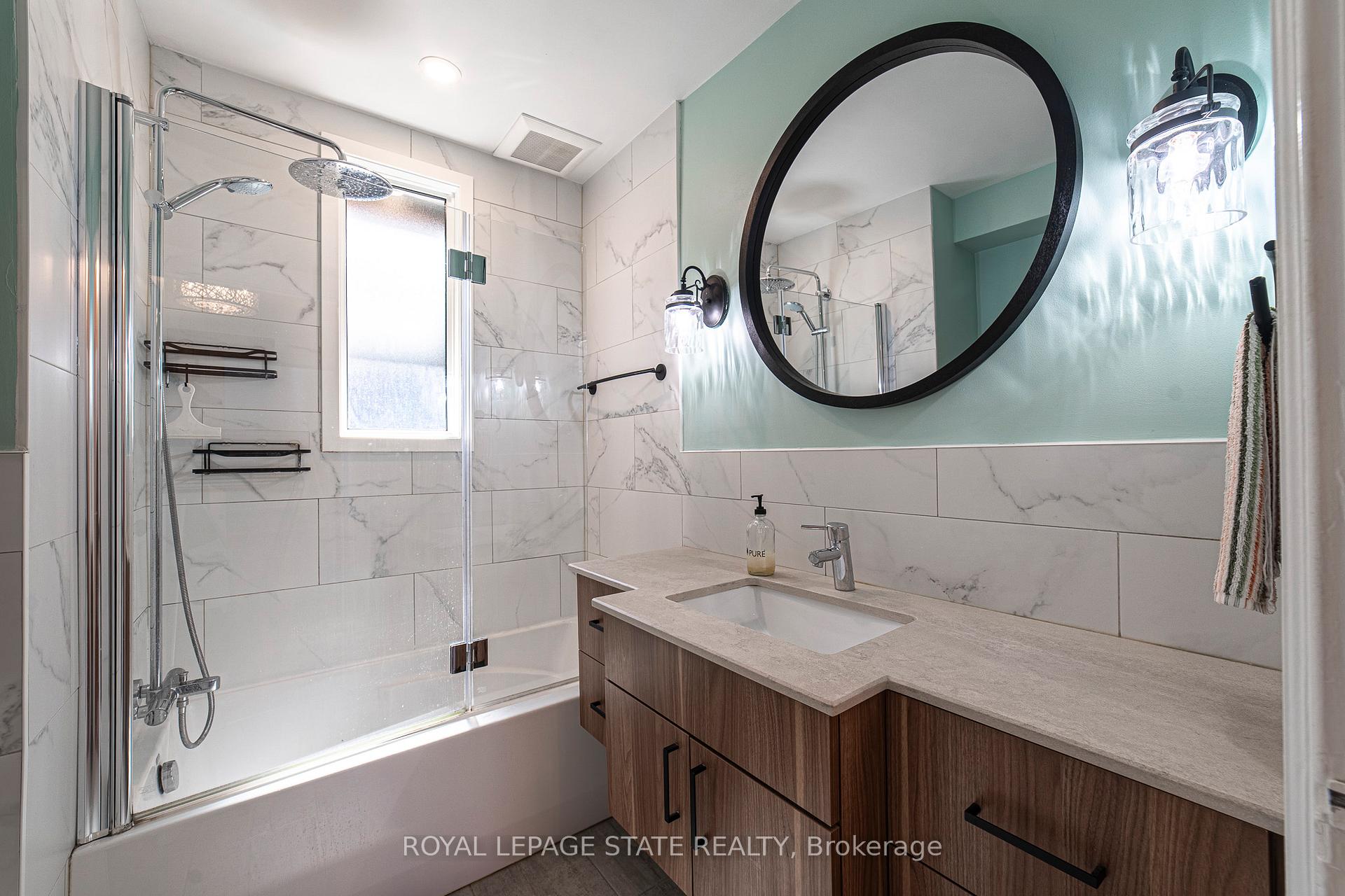 Photo 3 of 38 Kenmore Road, Hamilton, Westdale — HOMEH