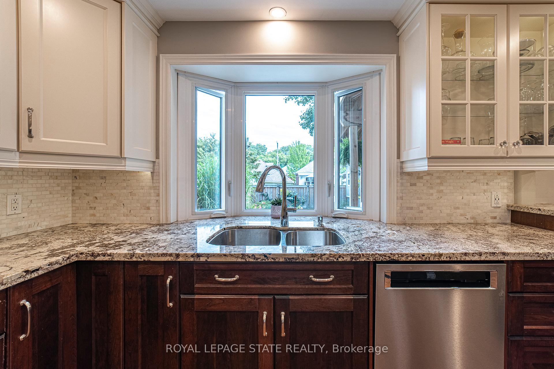 Photo 9 of 38 Kenmore Road, Hamilton, Westdale — HOMEH