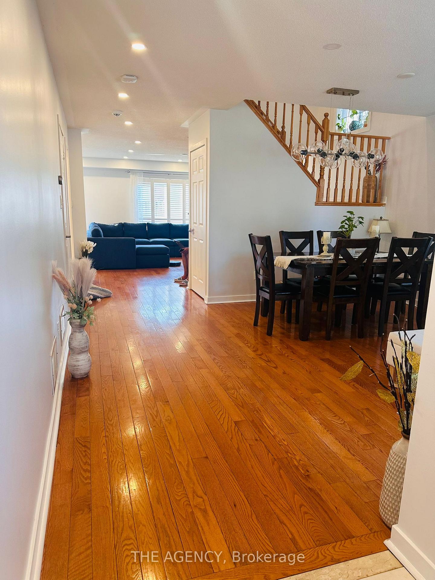 Photo 3 of 12 Robert Attersley Drive E, Whitby, Taunton North — HOMEH