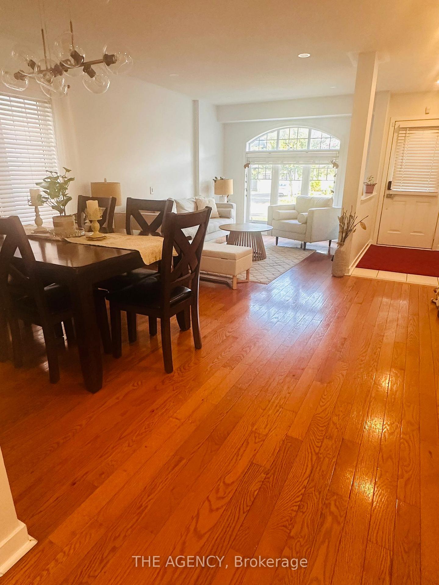 Photo 5 of 12 Robert Attersley Drive E, Whitby, Taunton North — HOMEH