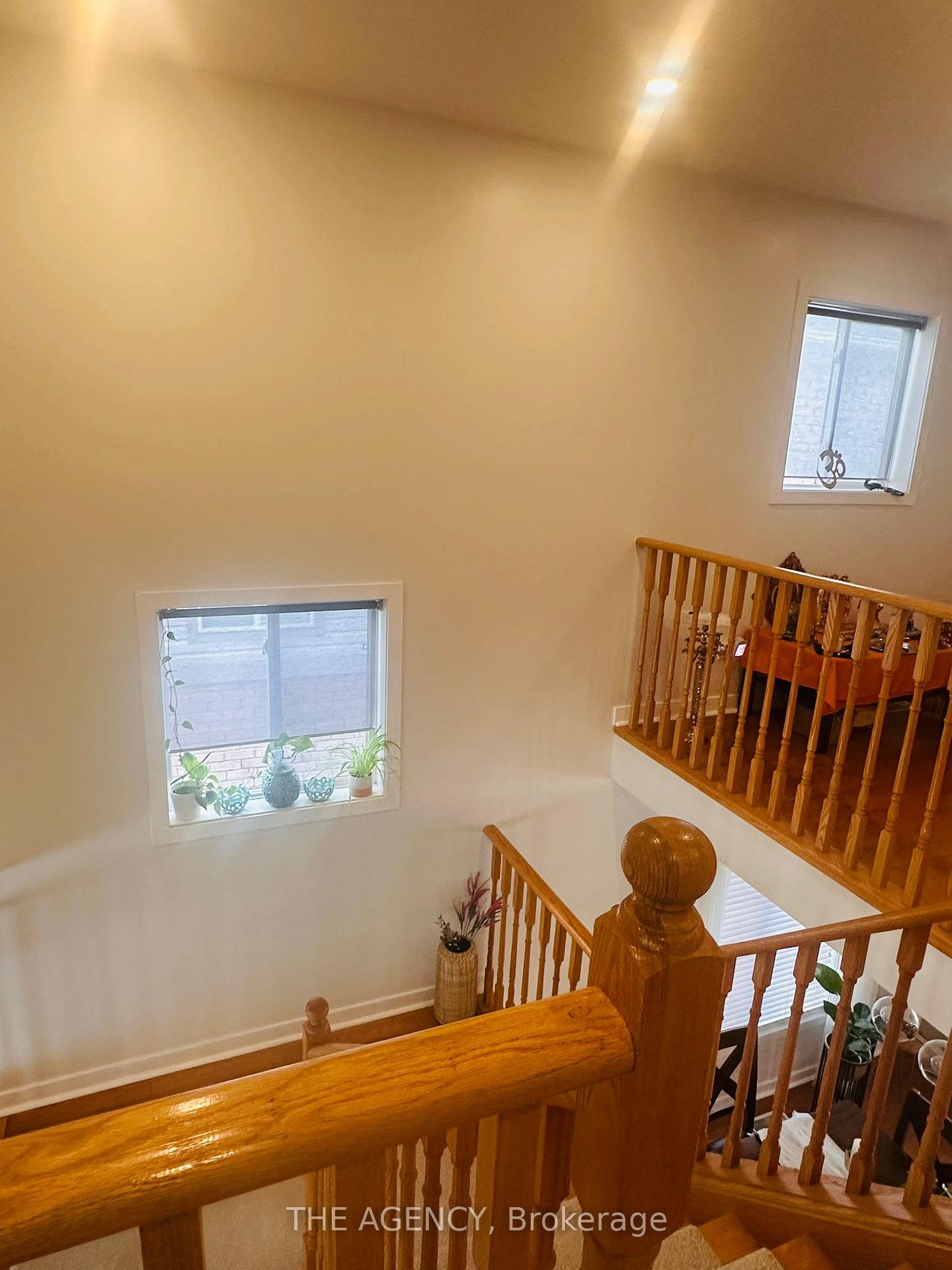 Photo 6 of 12 Robert Attersley Drive E, Whitby, Taunton North — HOMEH