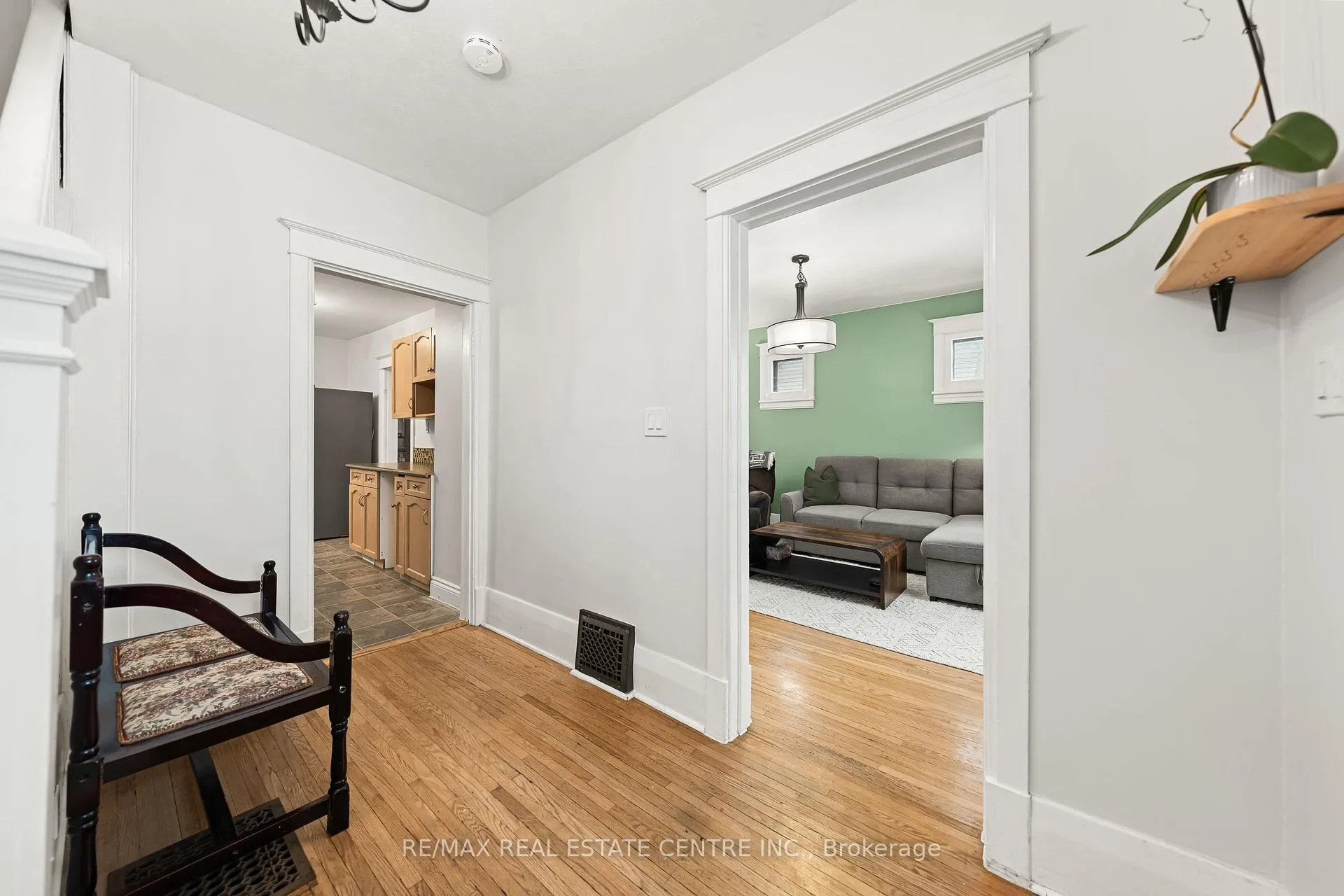 Photo 11 of 10 Speedvale Avenue W, Guelph, Exhibition Park — HOMEH