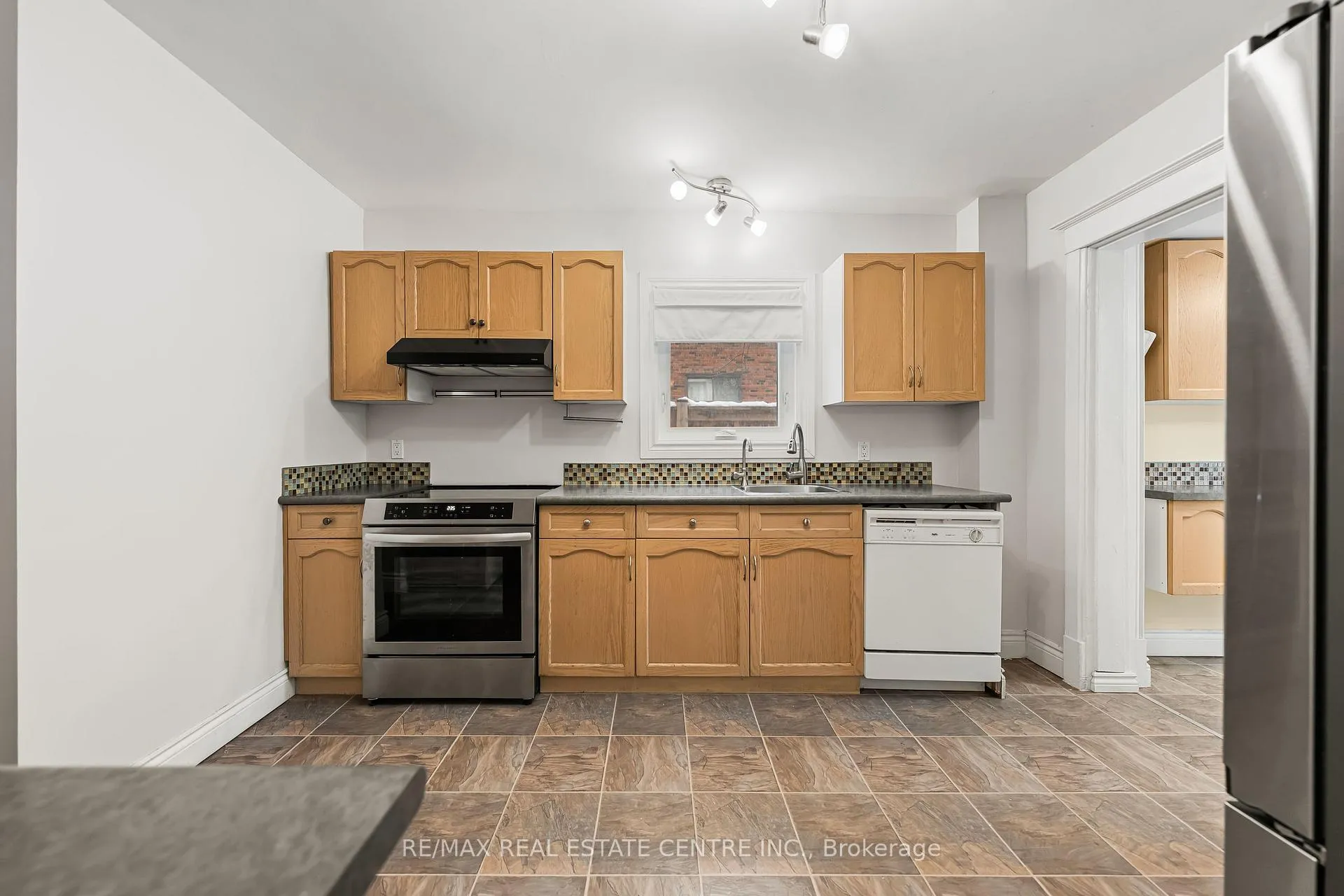 Photo 17 of 10 Speedvale Avenue W, Guelph, Exhibition Park — HOMEH