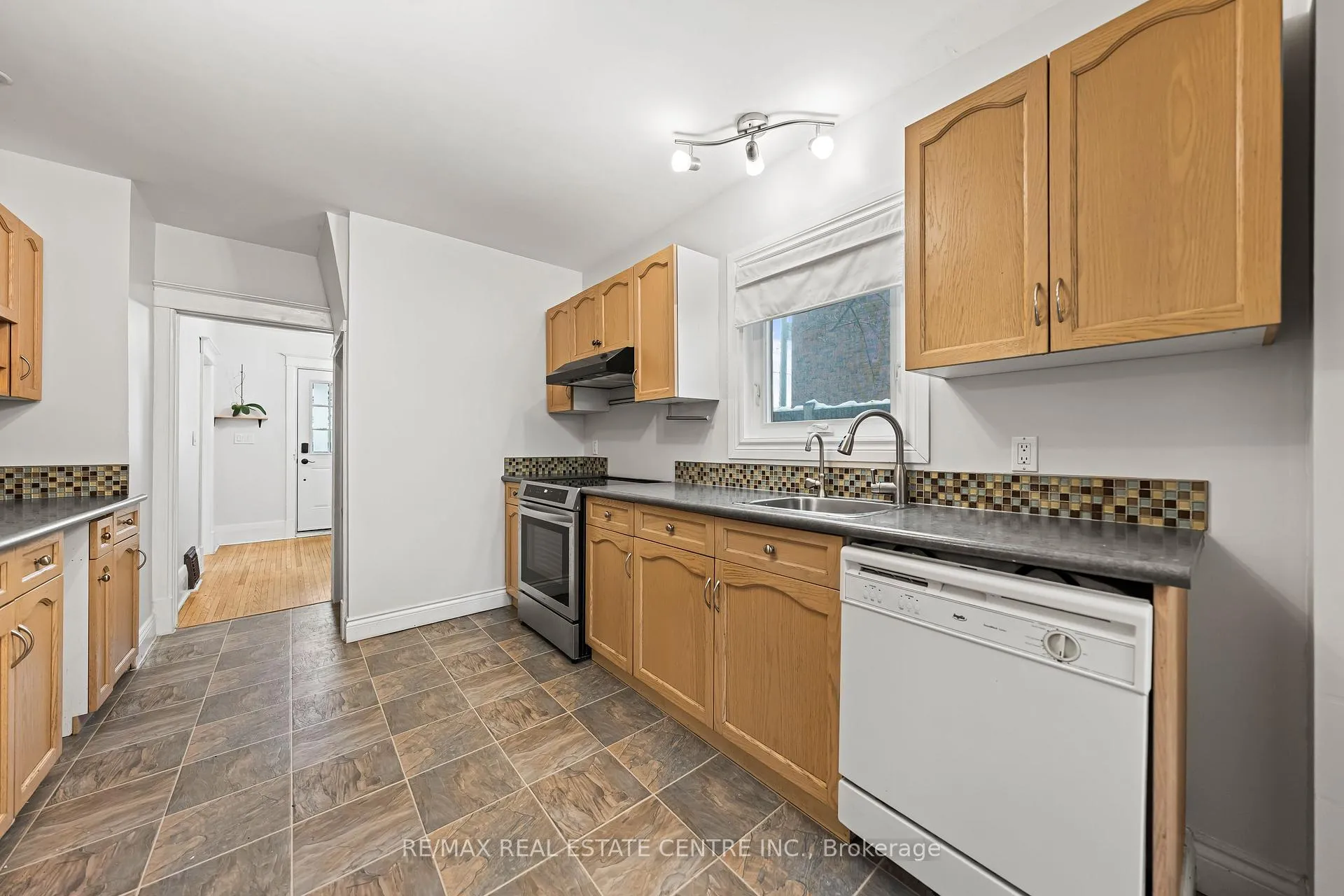 Photo 18 of 10 Speedvale Avenue W, Guelph, Exhibition Park — HOMEH