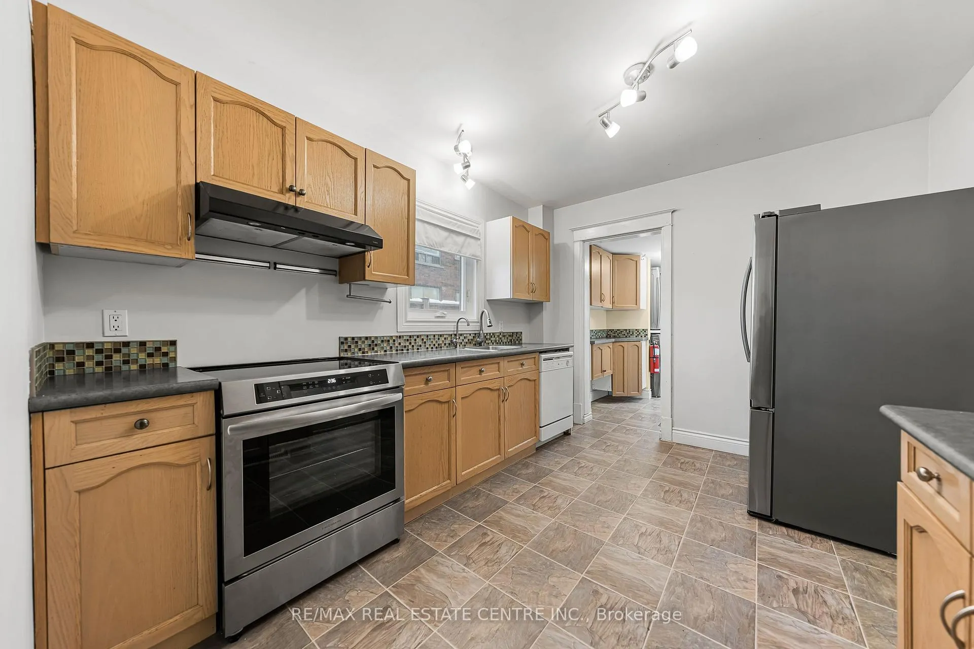 Photo 20 of 10 Speedvale Avenue W, Guelph, Exhibition Park — HOMEH
