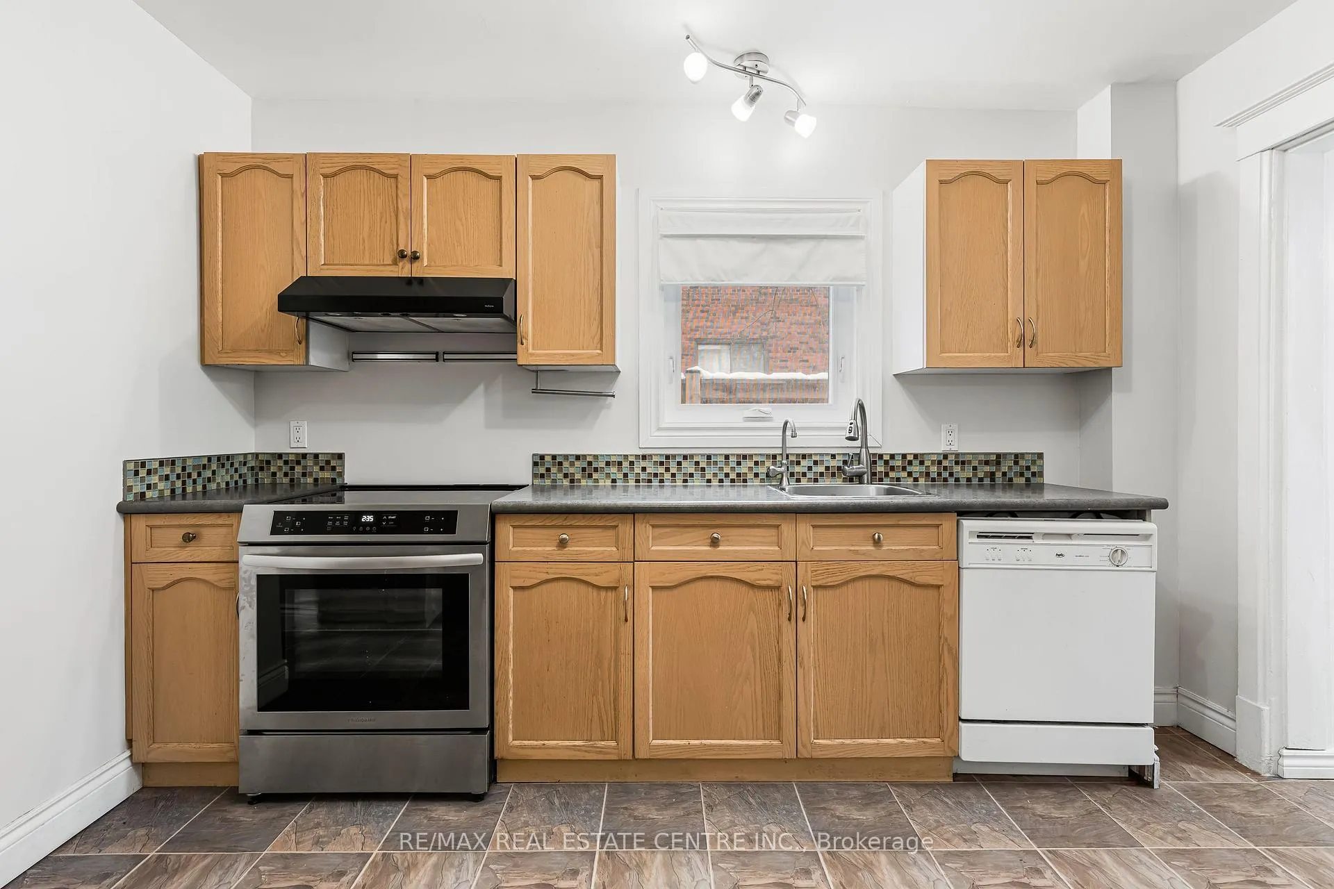 Photo 21 of 10 Speedvale Avenue W, Guelph, Exhibition Park — HOMEH