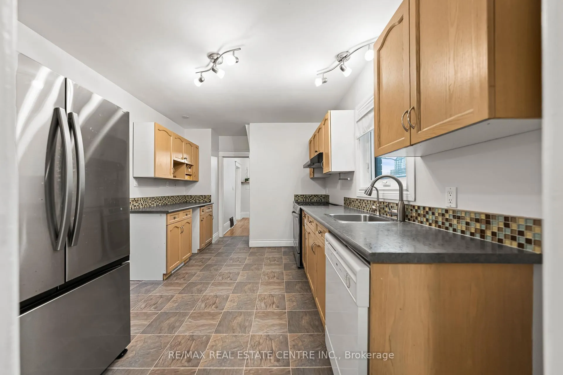 Photo 22 of 10 Speedvale Avenue W, Guelph, Exhibition Park — HOMEH