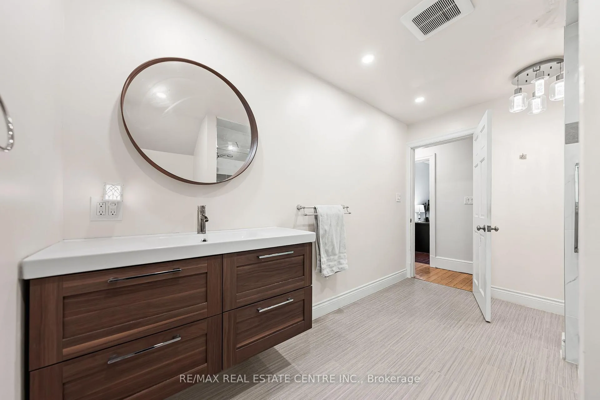 Photo 37 of 10 Speedvale Avenue W, Guelph, Exhibition Park — HOMEH