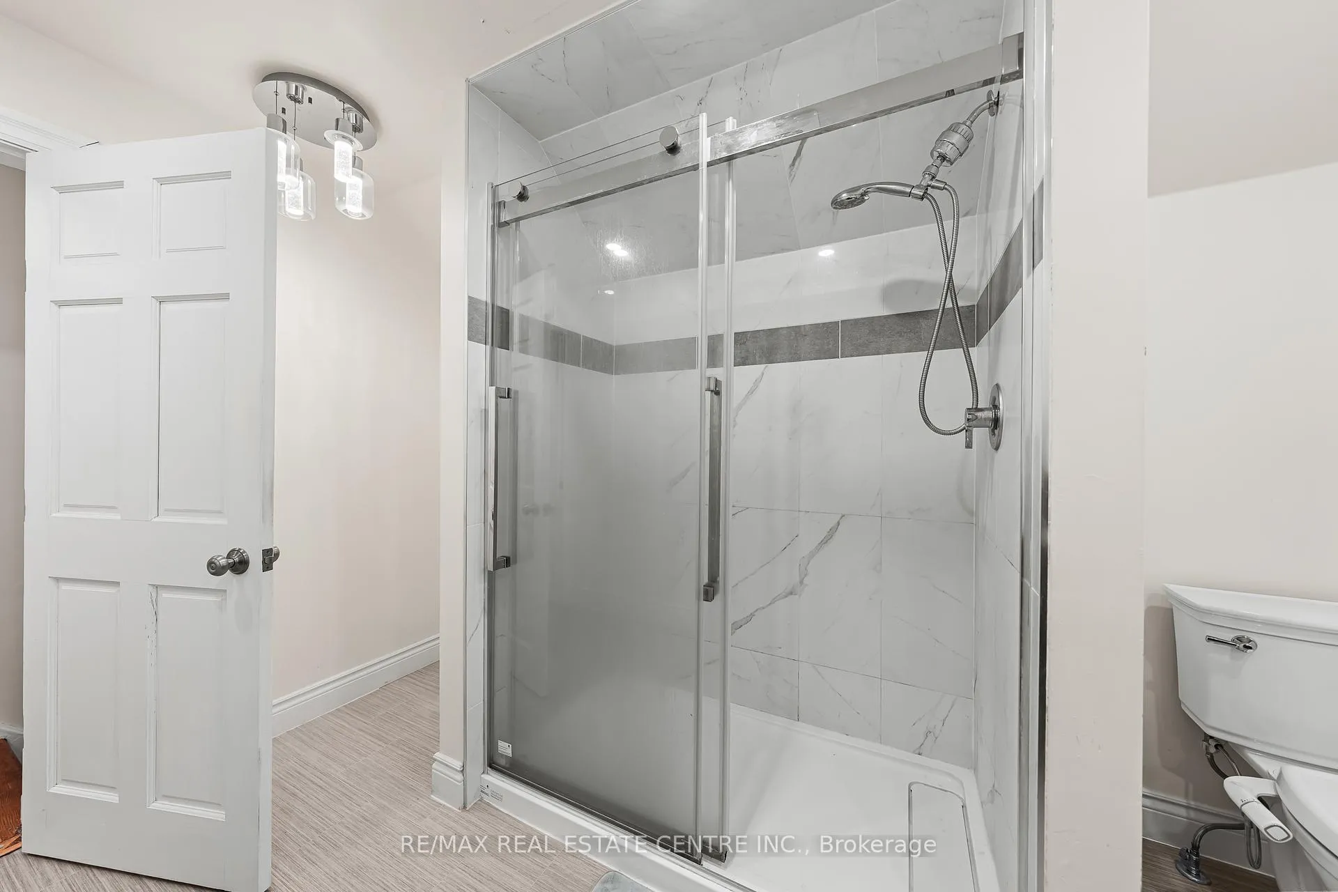 Photo 38 of 10 Speedvale Avenue W, Guelph, Exhibition Park — HOMEH