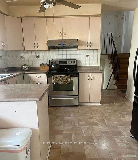 Photo 4 of Unit Main, 141 Morton Way, Brampton, Fletcher's West — HOMEH