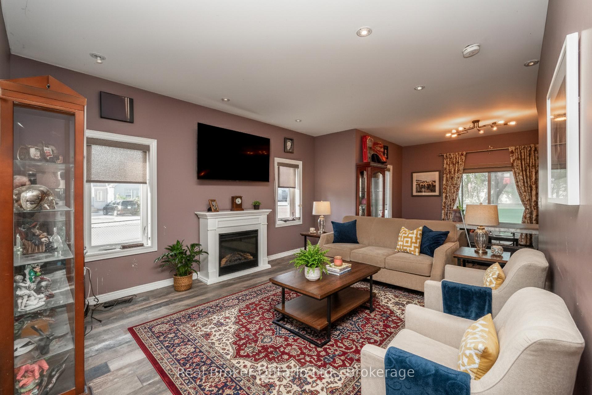 Photo 12 of 103 Arthur Street, St. Catharines, Lakeshore — HOMEH