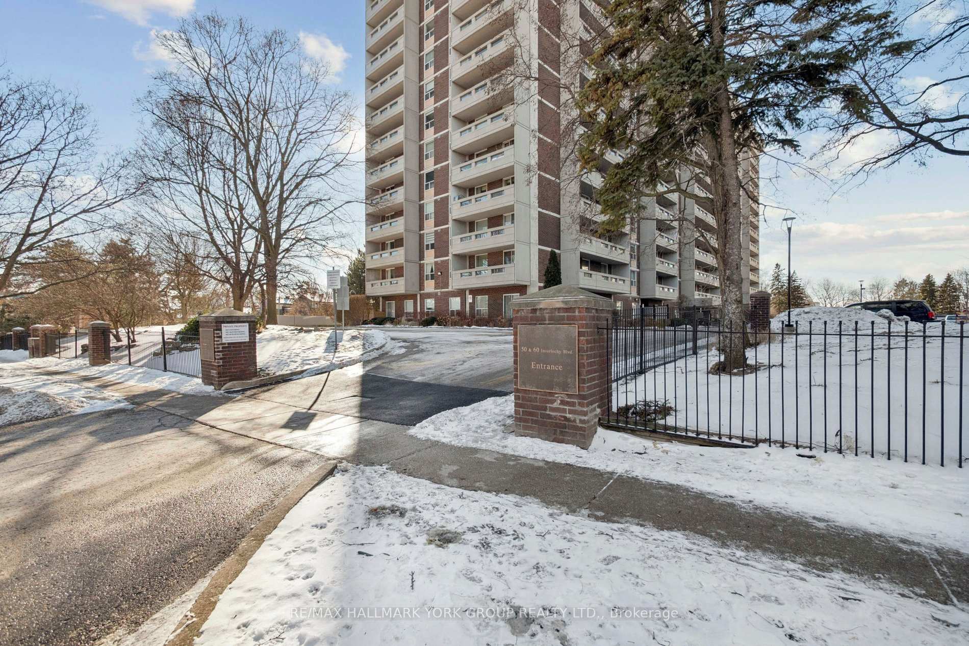 Photo 11 of Unit 810, 50 Inverlochy Boulevard, Markham, Royal Orchard — HOMEH